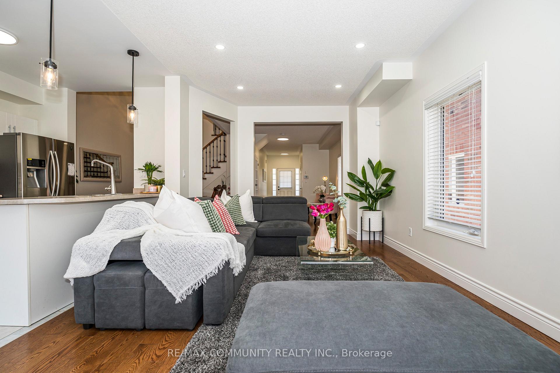 Photo 14 of 12 Hickman Road, Ajax, South East — HOMEH