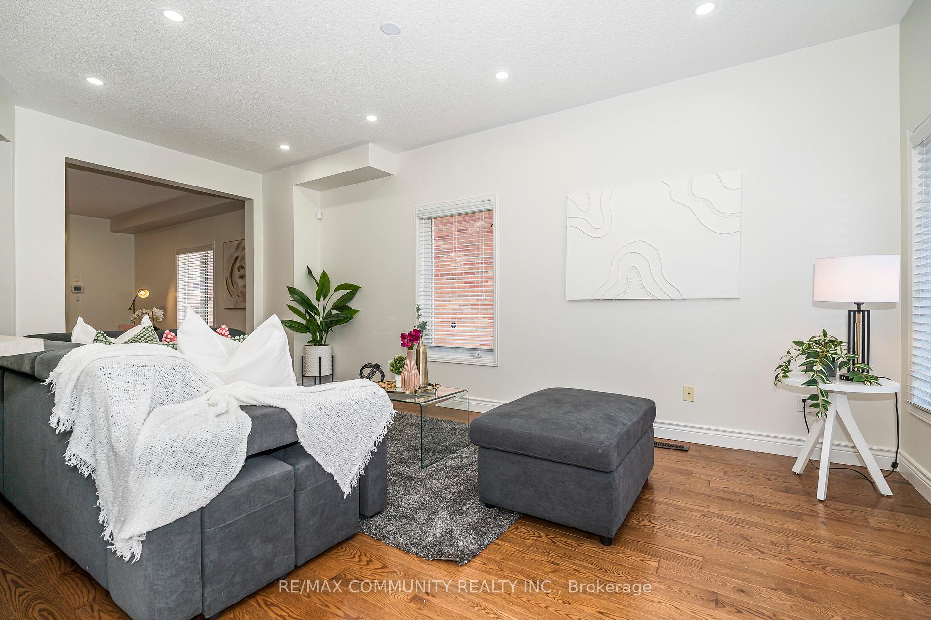 Photo 2 of 12 Hickman Road, Ajax, South East — HOMEH