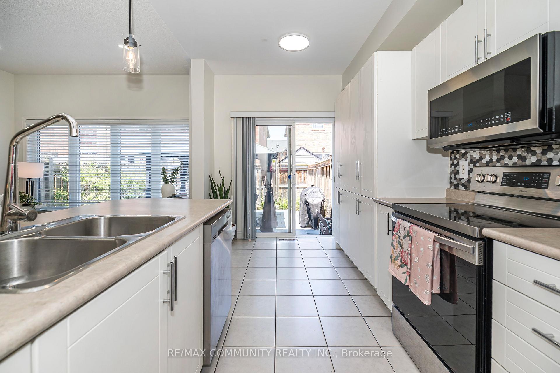 Photo 28 of 12 Hickman Road, Ajax, South East — HOMEH