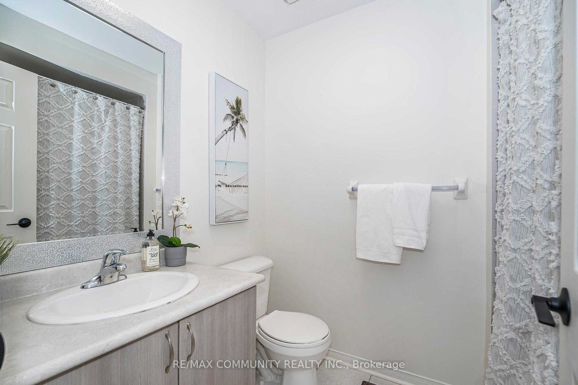 Photo 6 of 12 Hickman Road, Ajax, South East — HOMEH