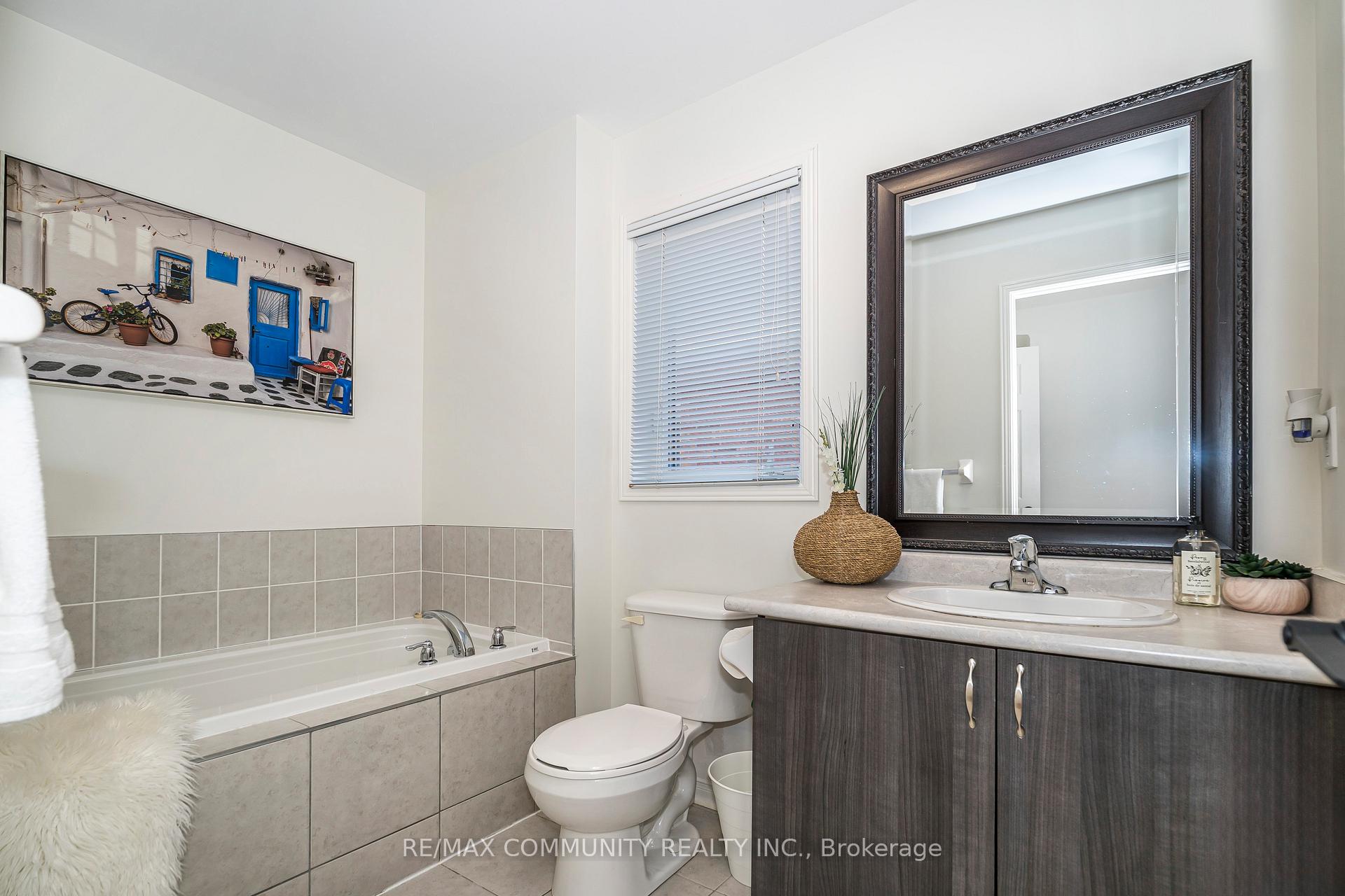 Photo 5 of 12 Hickman Road, Ajax, South East — HOMEH