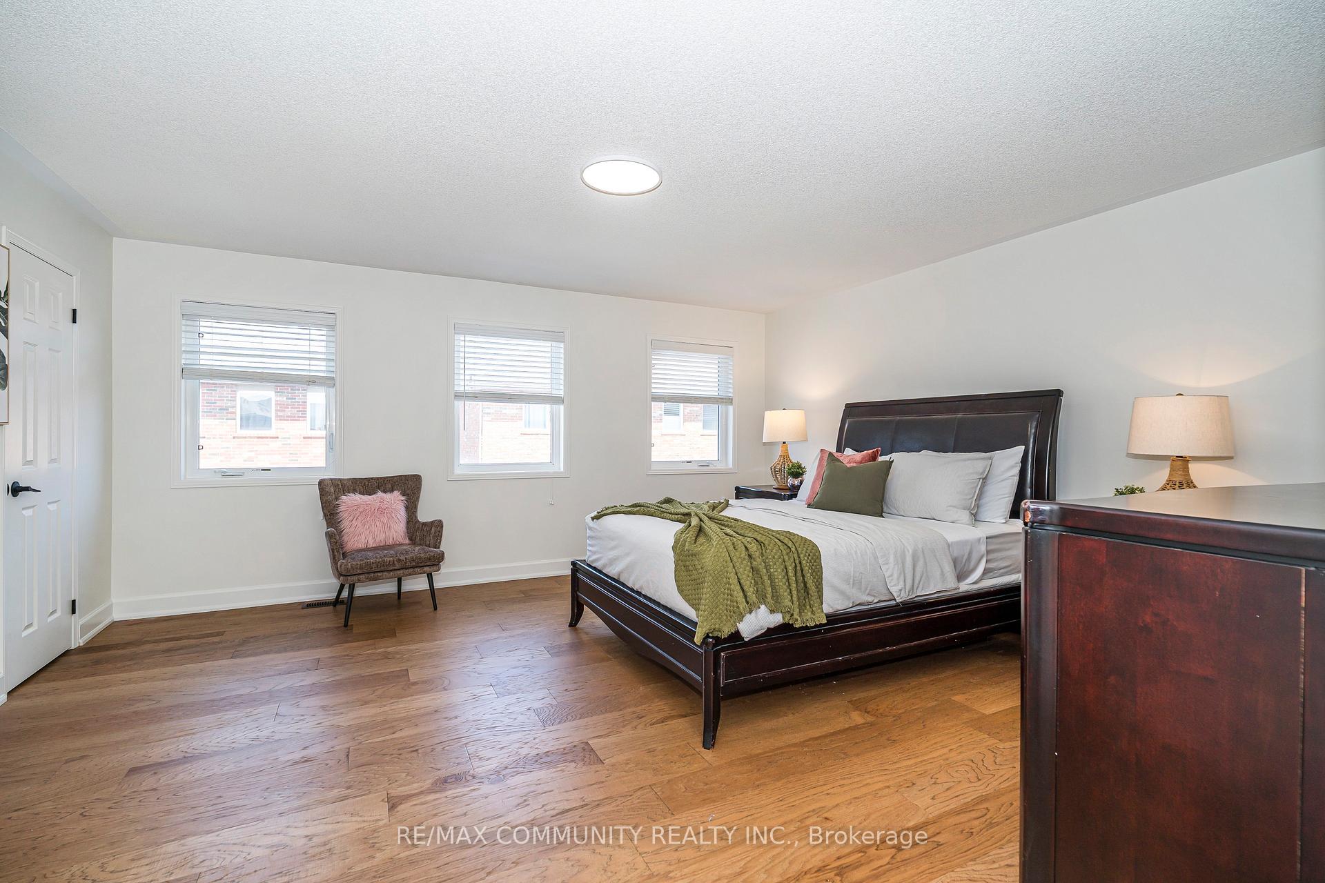Photo 12 of 12 Hickman Road, Ajax, South East — HOMEH