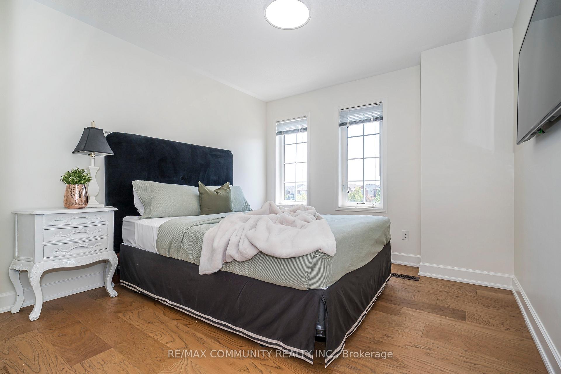Photo 36 of 12 Hickman Road, Ajax, South East — HOMEH