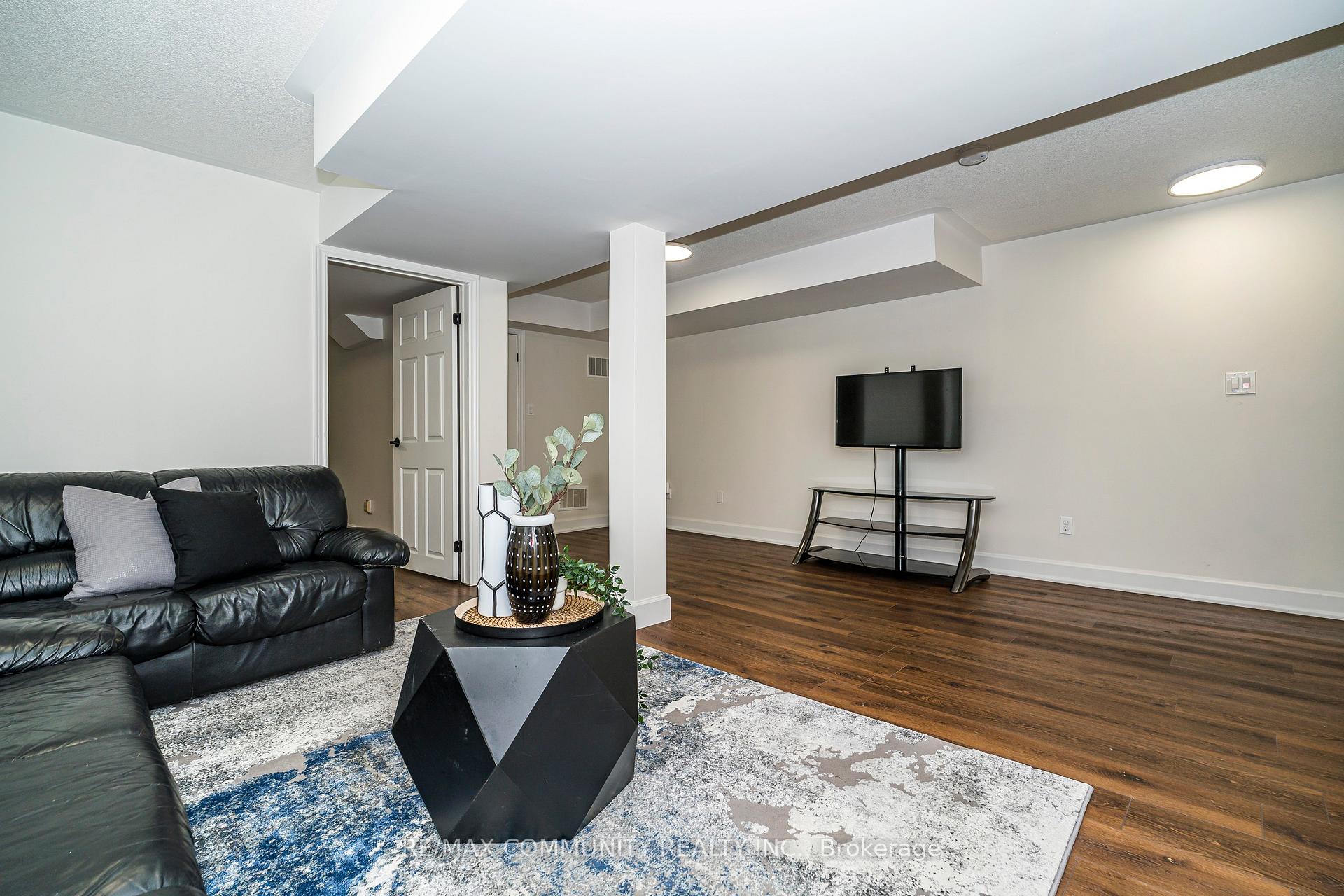 Photo 27 of 12 Hickman Road, Ajax, South East — HOMEH
