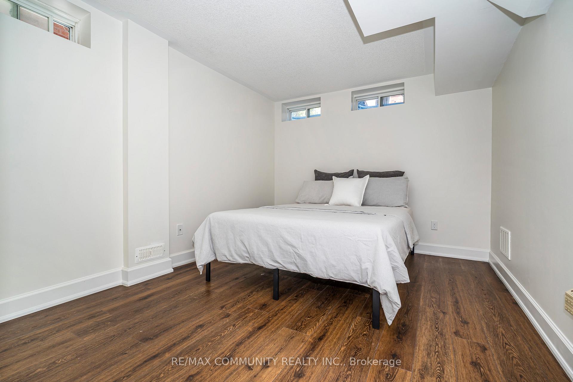 Photo 34 of 12 Hickman Road, Ajax, South East — HOMEH