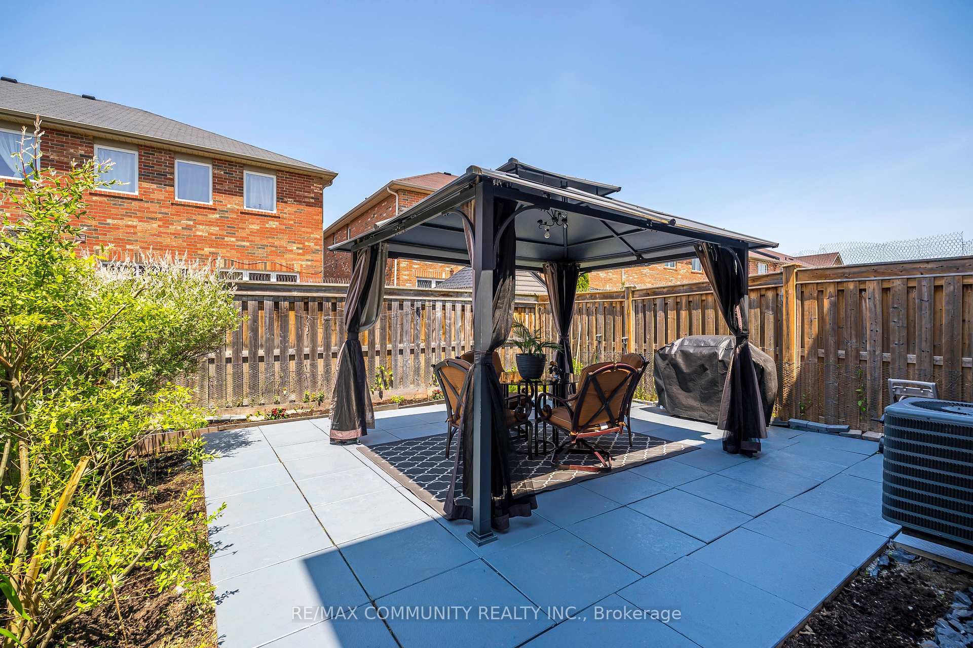Photo 24 of 12 Hickman Road, Ajax, South East — HOMEH