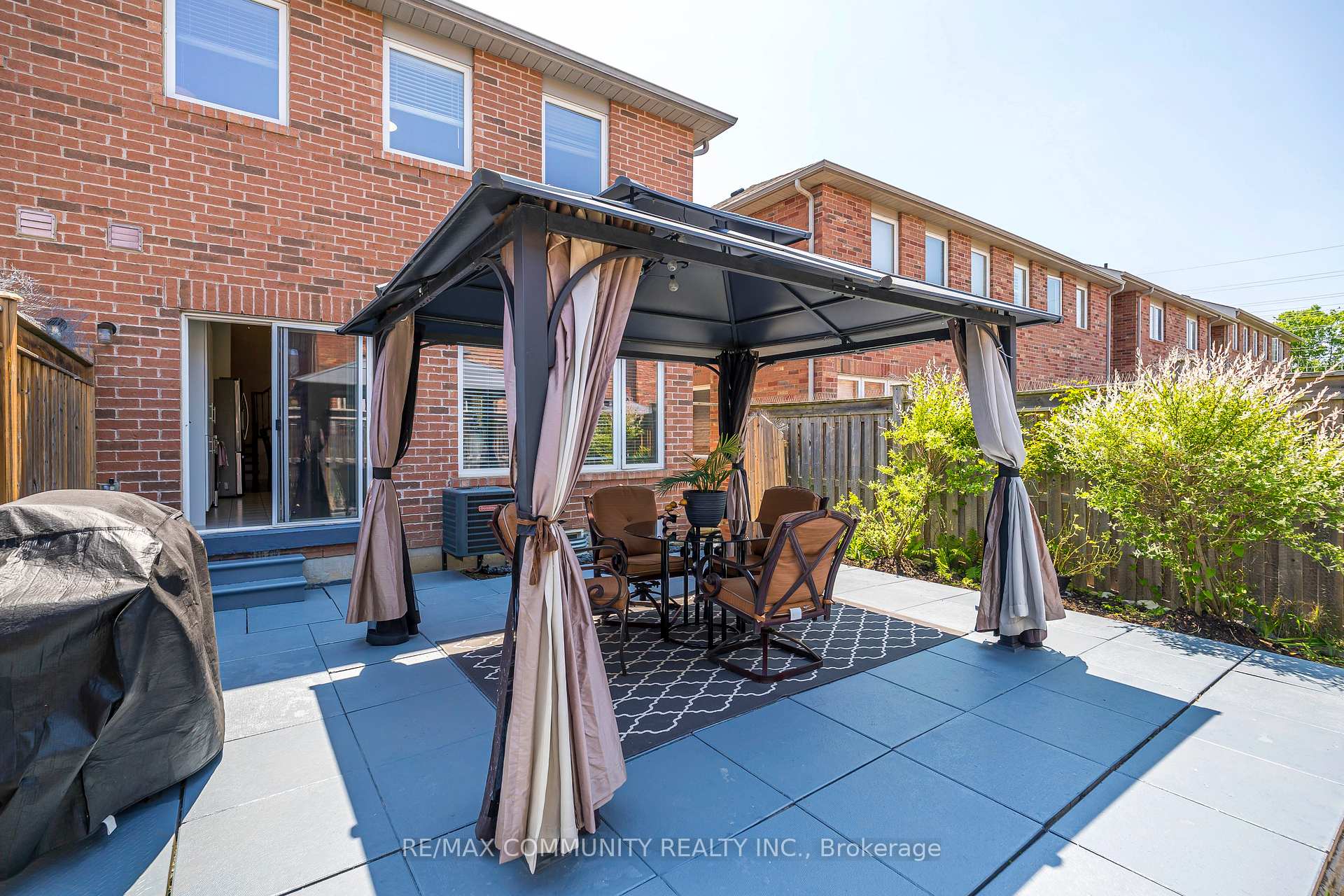 Photo 9 of 12 Hickman Road, Ajax, South East — HOMEH