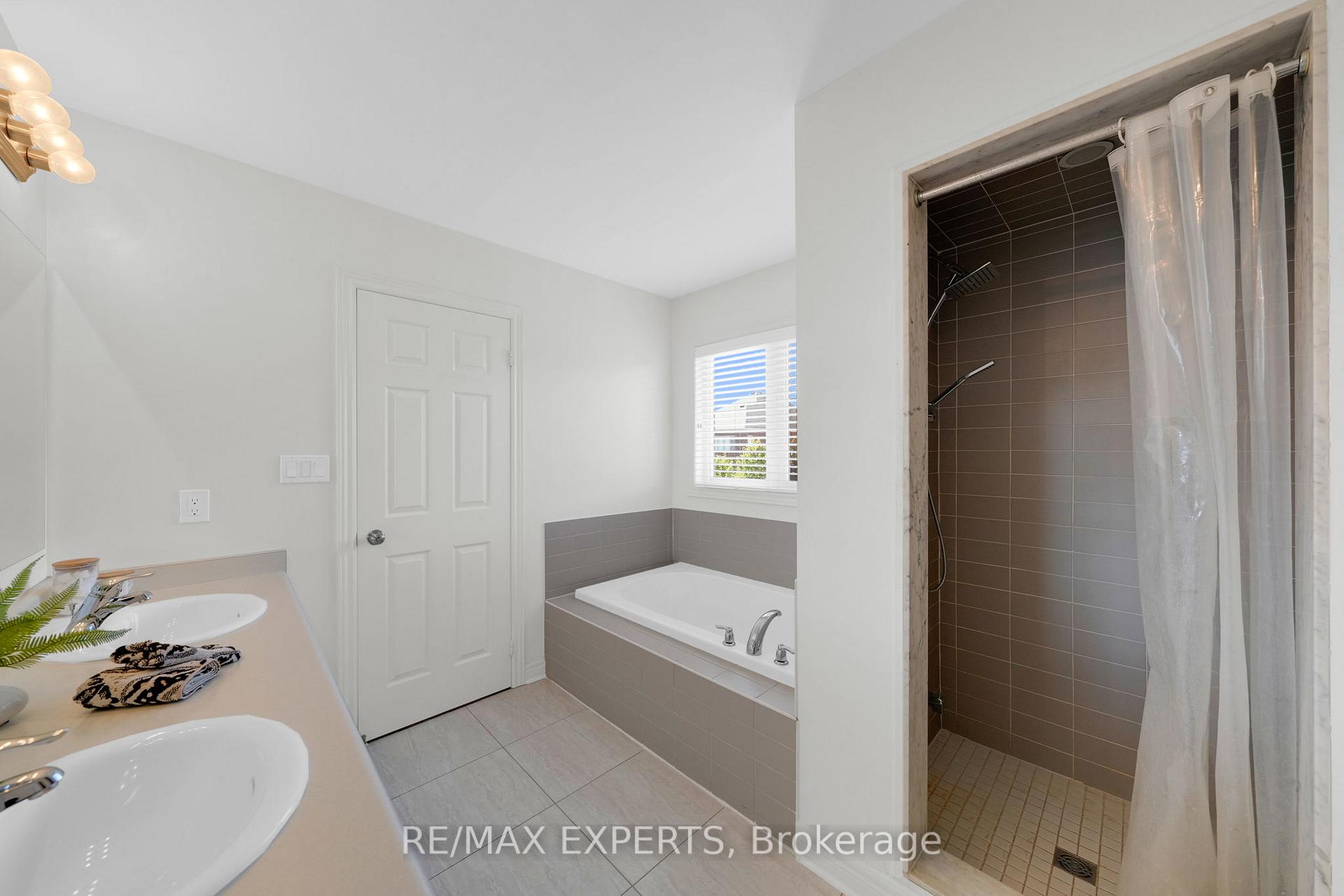 Photo 11 of 108 Turner Drive, New Tecumseth, Tottenham — HOMEH