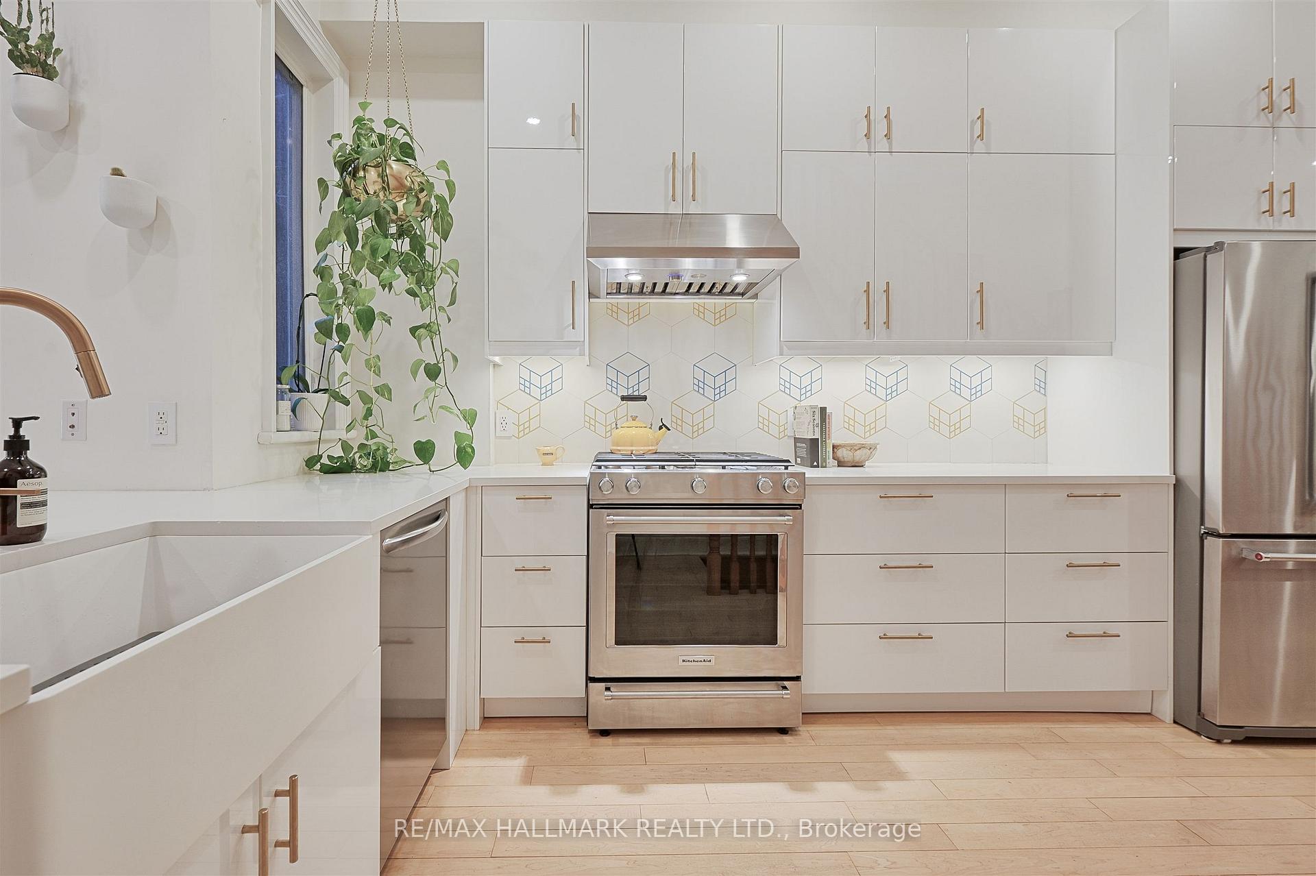 Photo 10 of 88 1/2 Massey Street, Toronto, Niagara — HOMEH