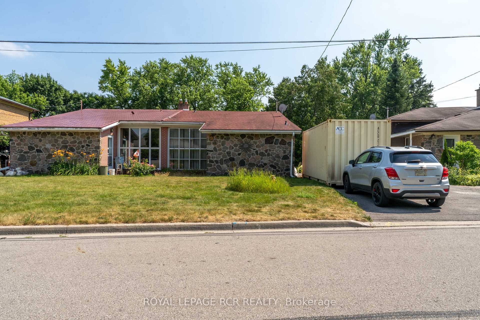 Photo 1 of 9 Dunham Crescent, Aurora, Aurora Heights — HOMEH