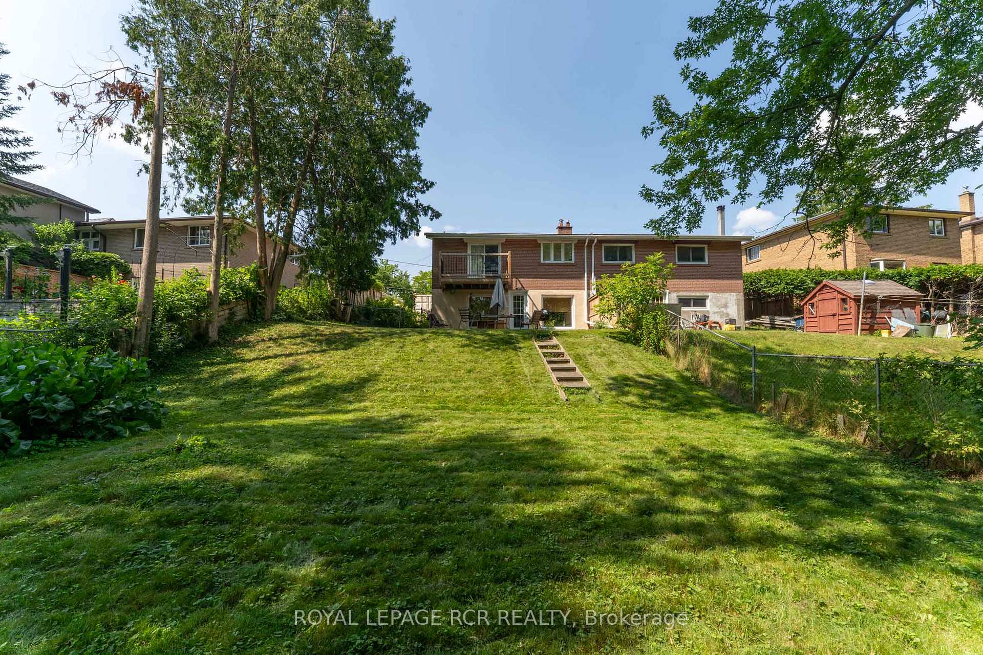 Photo 12 of 9 Dunham Crescent, Aurora, Aurora Heights — HOMEH
