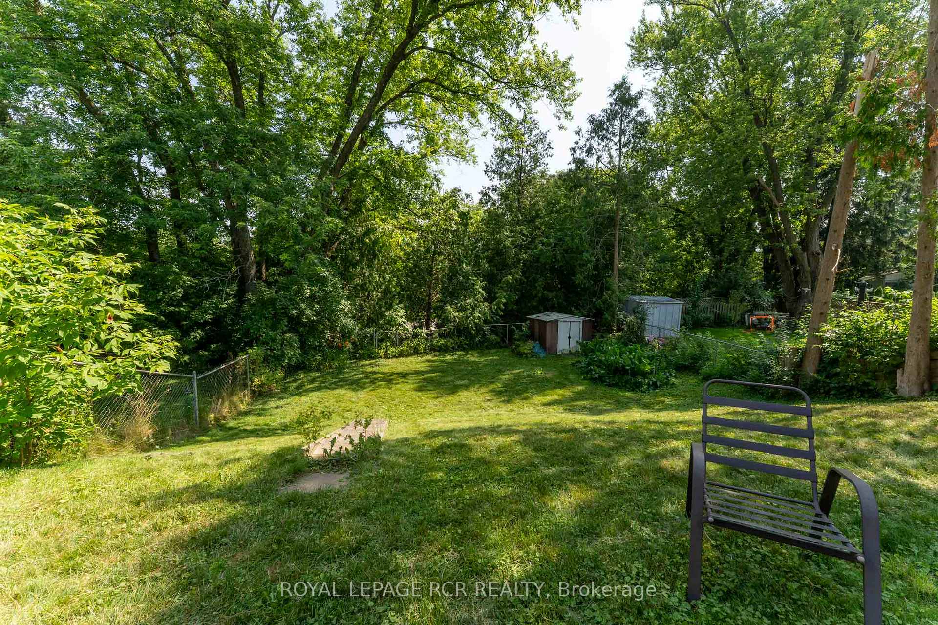 Photo 14 of 9 Dunham Crescent, Aurora, Aurora Heights — HOMEH