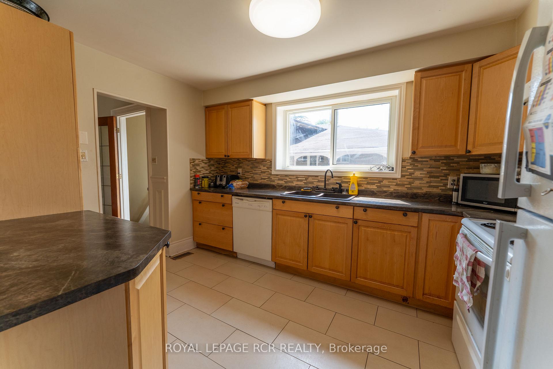 Photo 17 of 9 Dunham Crescent, Aurora, Aurora Heights — HOMEH