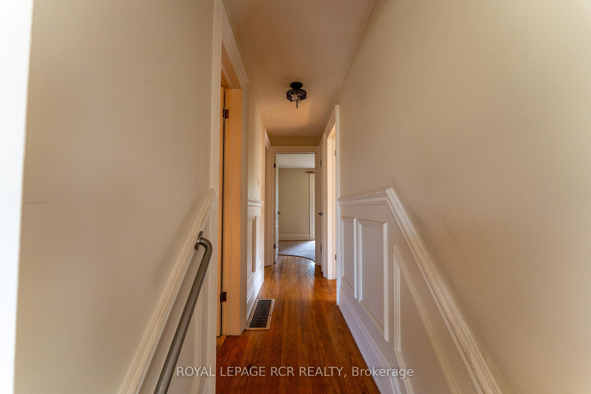 Photo 6 of 9 Dunham Crescent, Aurora, Aurora Heights — HOMEH