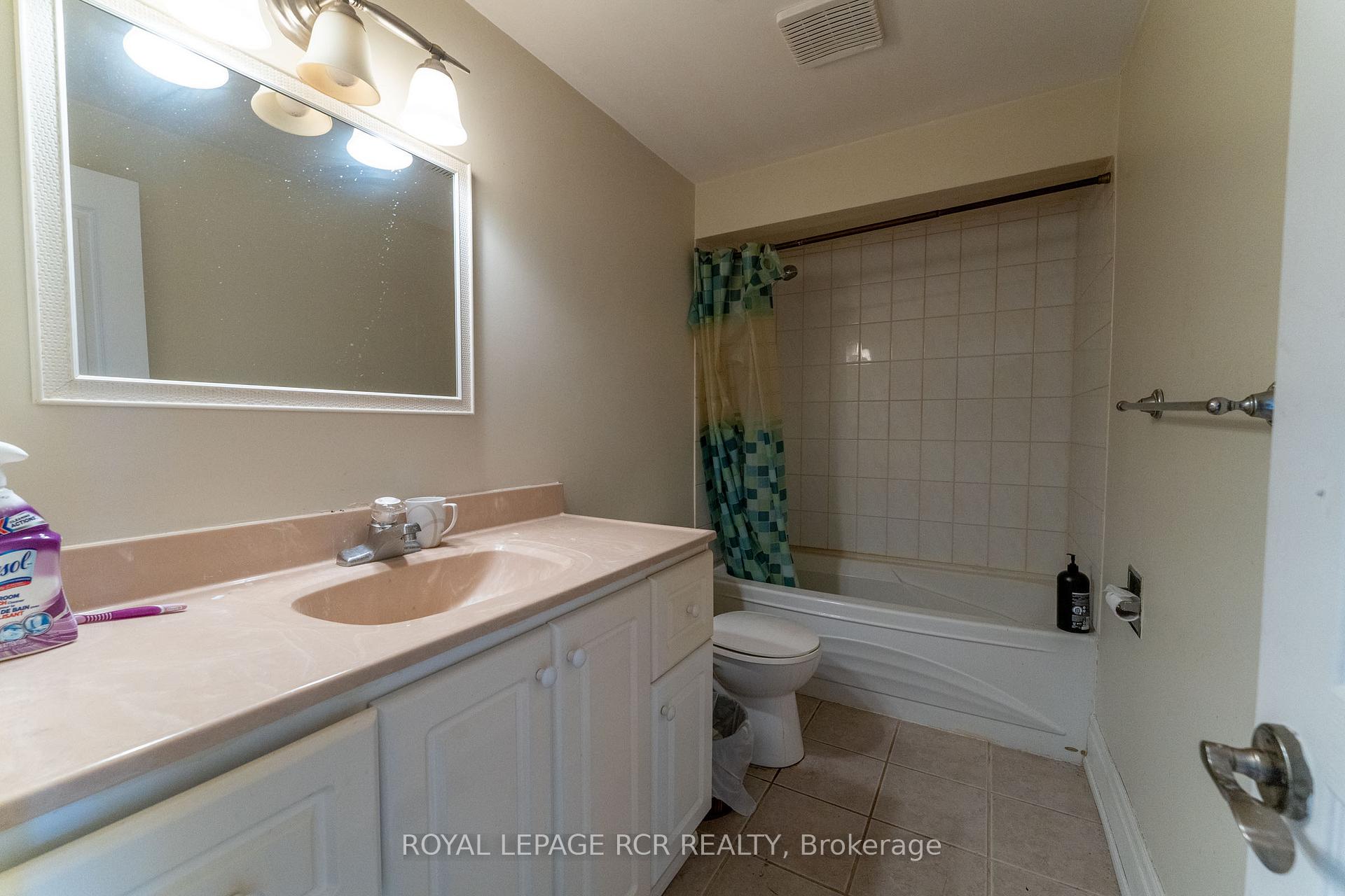 Photo 9 of 9 Dunham Crescent, Aurora, Aurora Heights — HOMEH