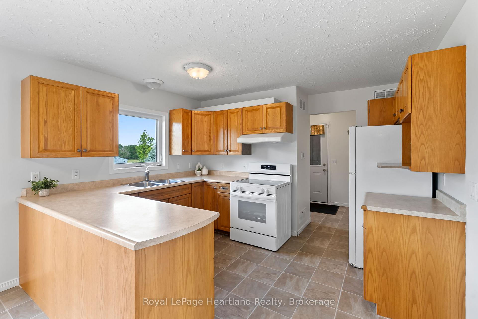 Photo 14 of 214 Margaret Street S, Minto — HOMEH