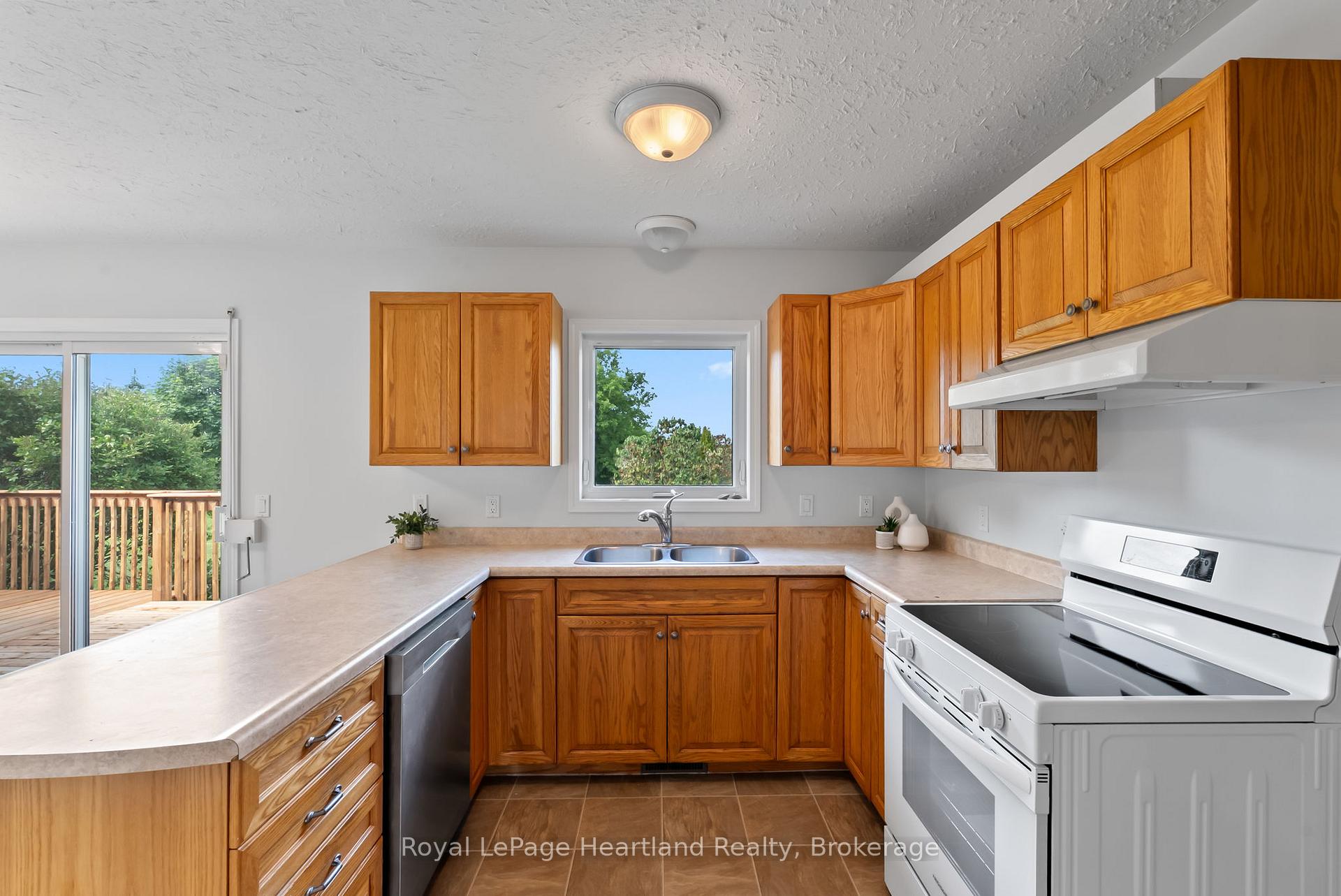Photo 30 of 214 Margaret Street S, Minto — HOMEH