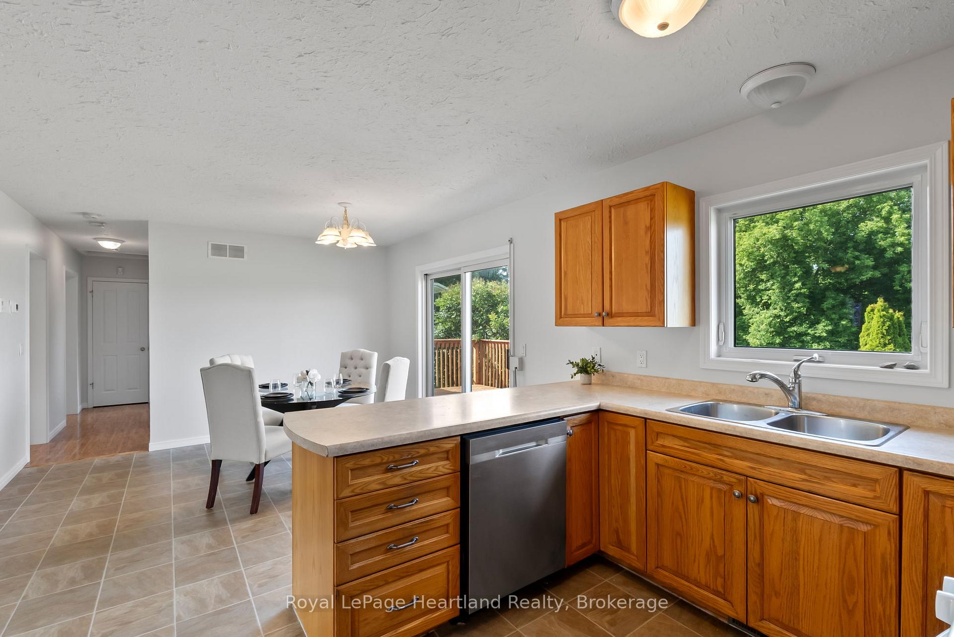 Photo 17 of 214 Margaret Street S, Minto — HOMEH