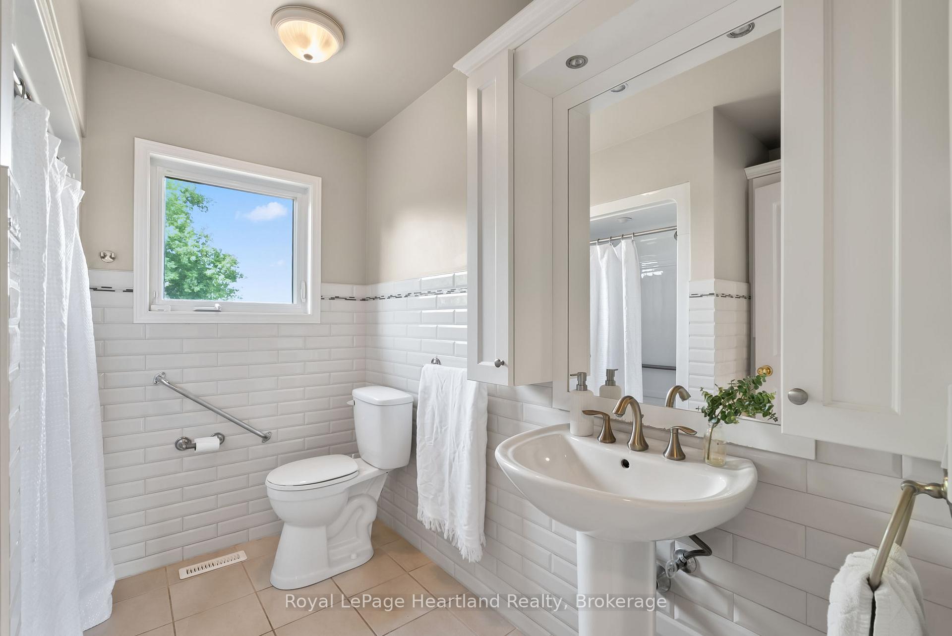 Photo 9 of 214 Margaret Street S, Minto — HOMEH
