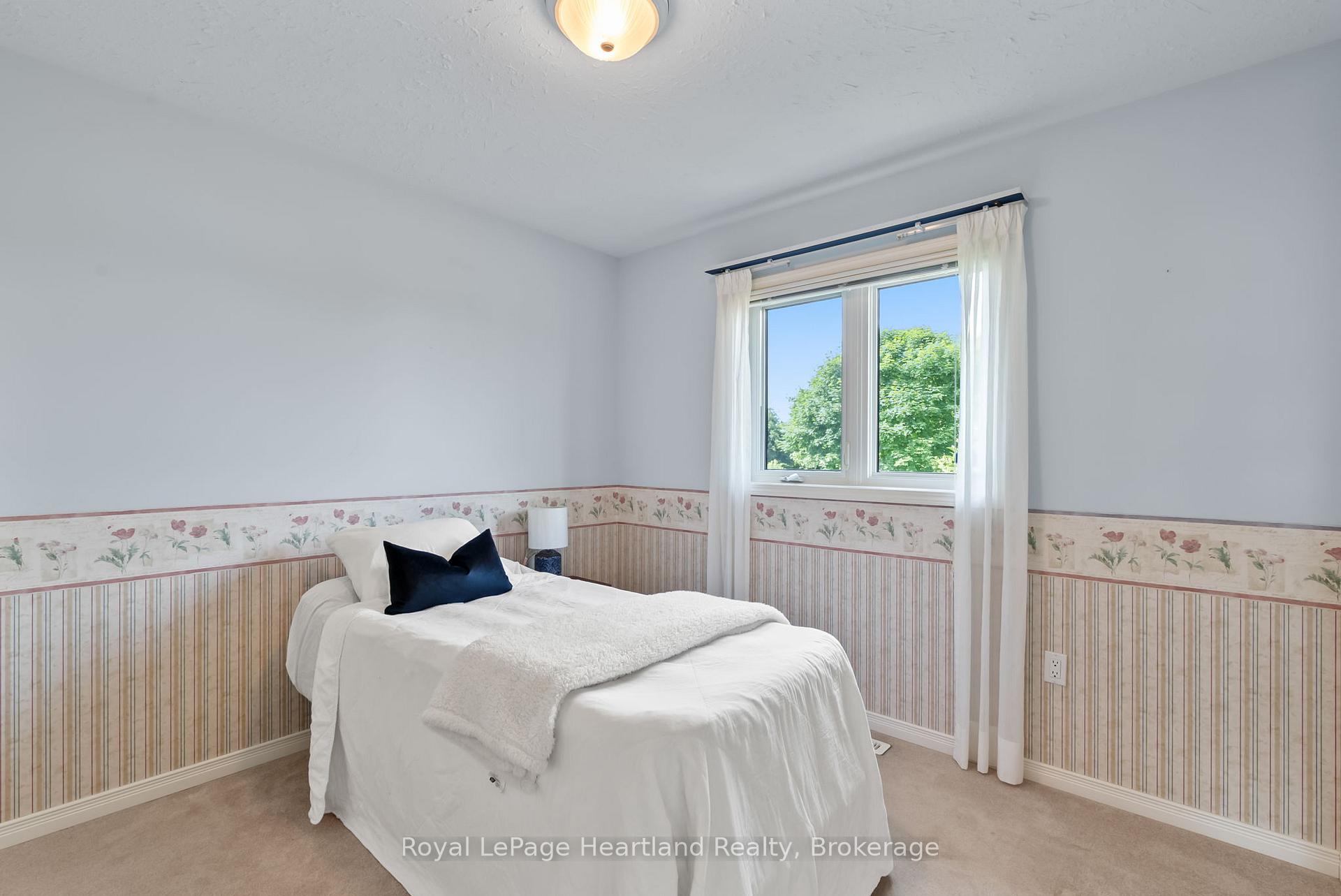 Photo 16 of 214 Margaret Street S, Minto — HOMEH