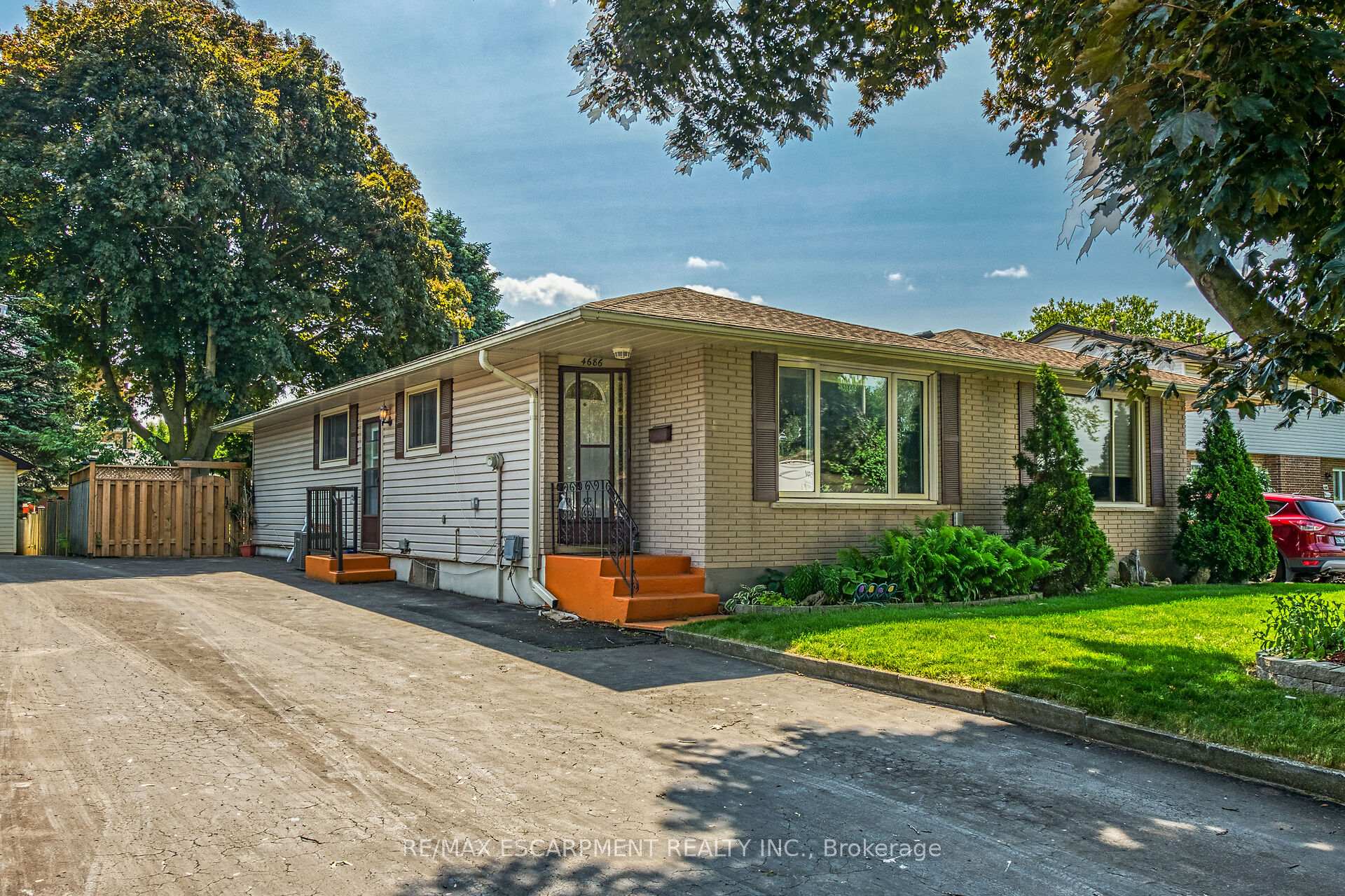 Photo 1 of 4686 Pettit Avenue, Niagara Falls, Morrison — HOMEH