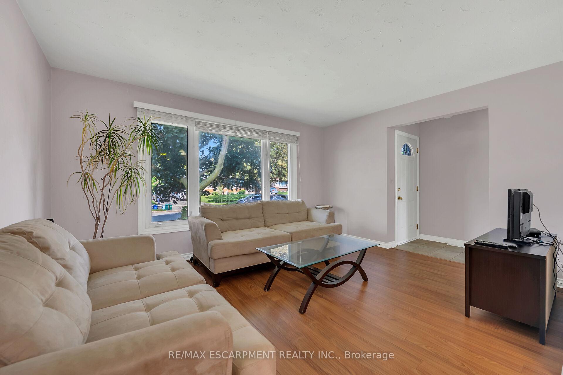 Photo 3 of 4686 Pettit Avenue, Niagara Falls, Morrison — HOMEH