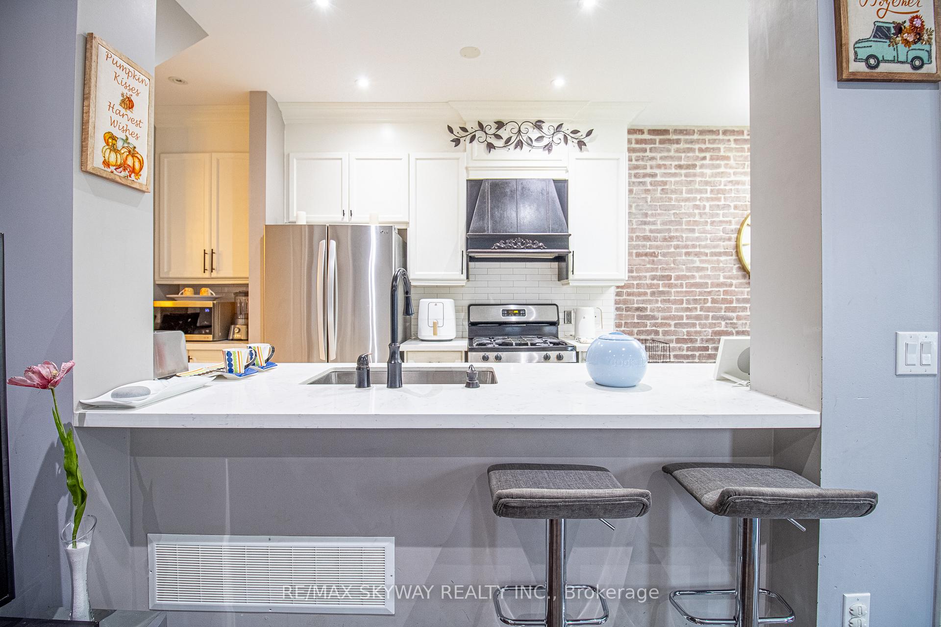 Photo 2 of 15 Tokara Avenue, Caledon, Rural Caledon — HOMEH