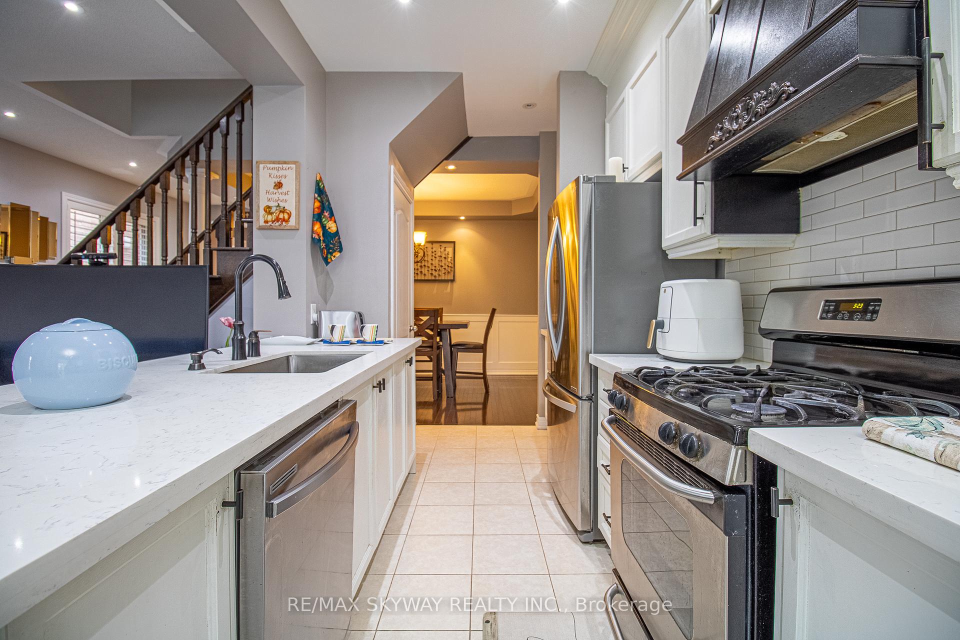 Photo 3 of 15 Tokara Avenue, Caledon, Rural Caledon — HOMEH