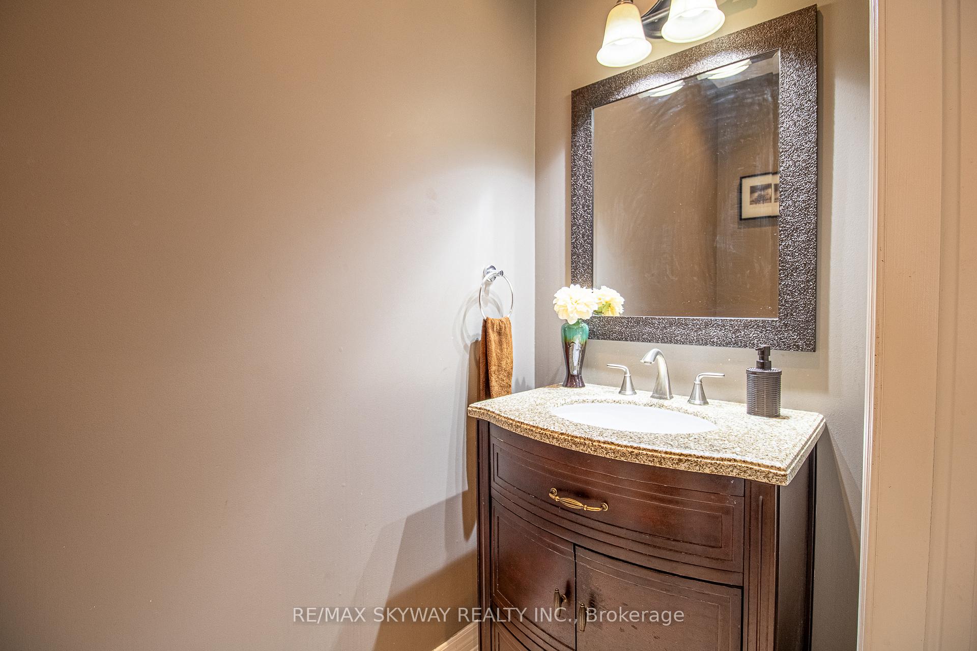 Photo 4 of 15 Tokara Avenue, Caledon, Rural Caledon — HOMEH
