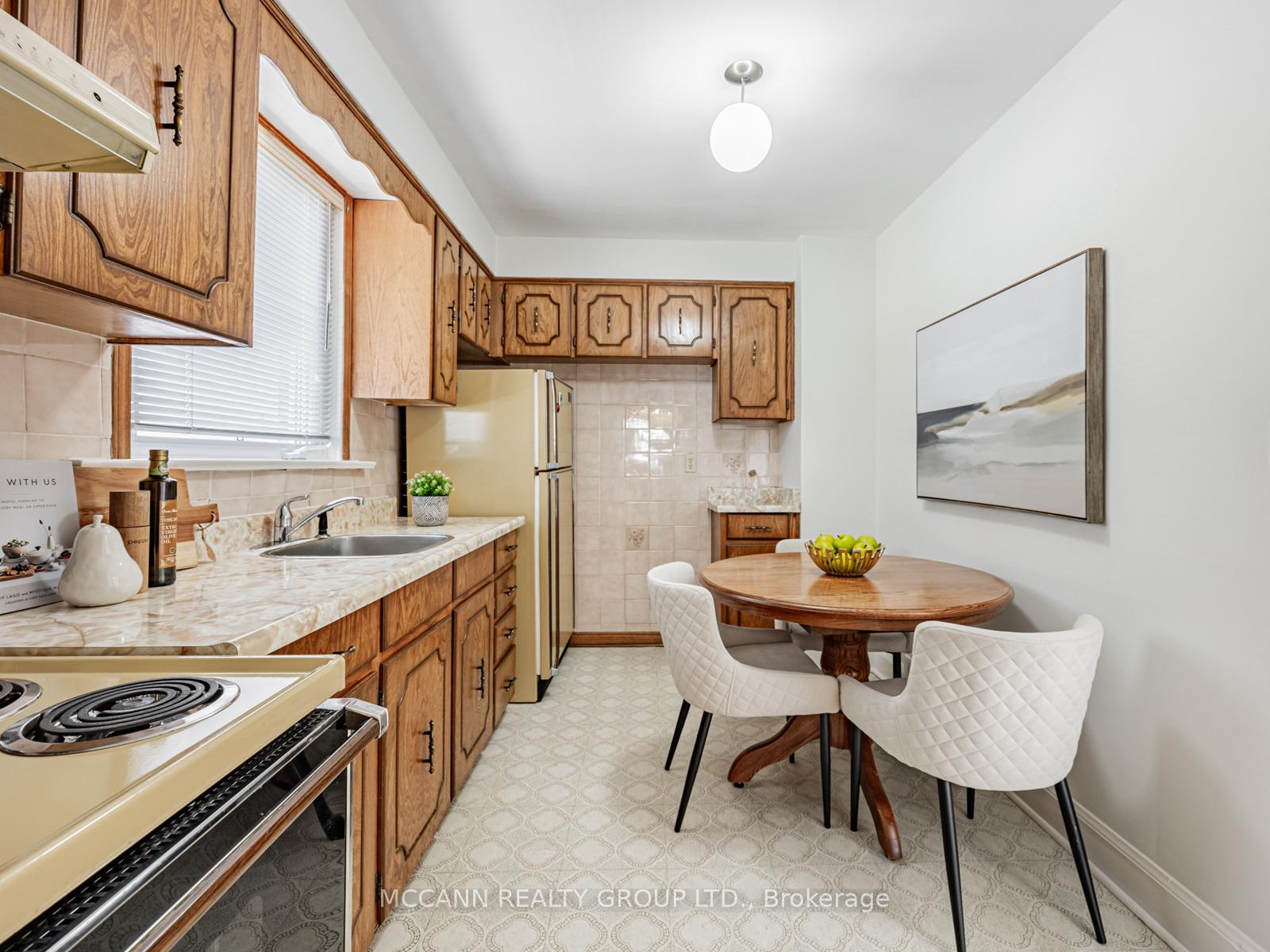 Photo 4 of 407 Roselawn Avenue, Toronto, Lawrence Park South — HOMEH