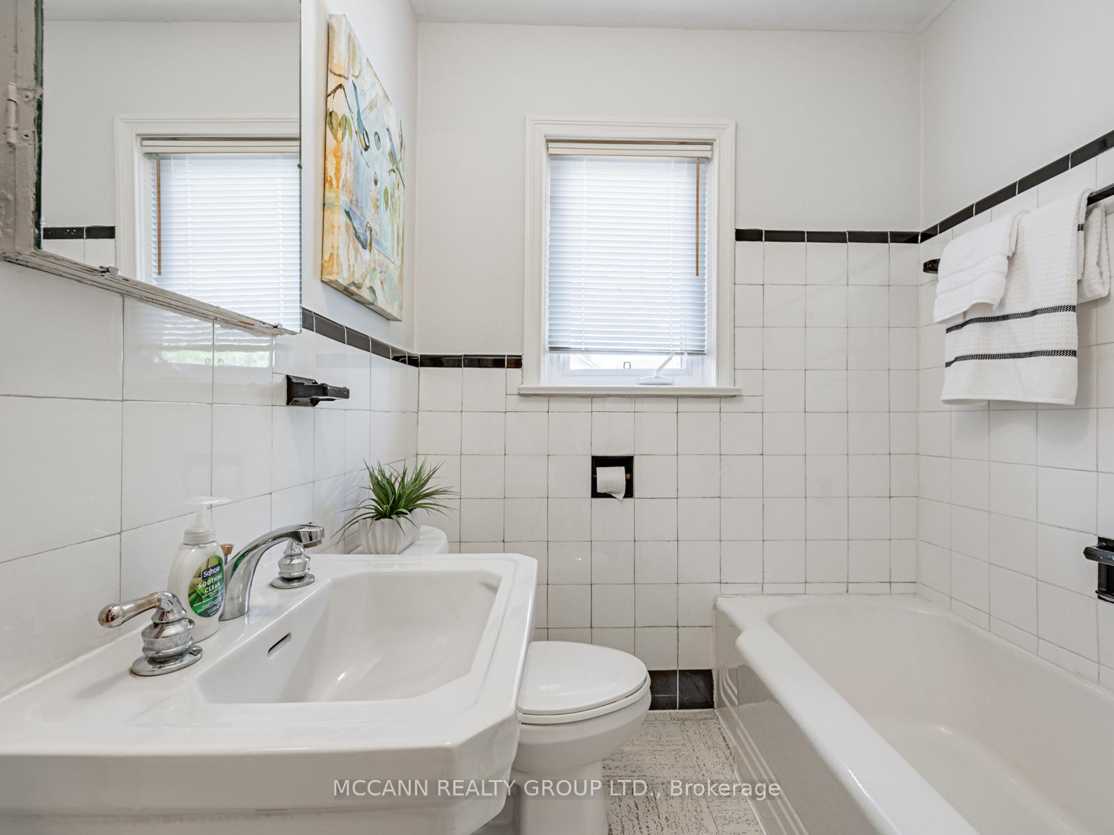 Photo 22 of 407 Roselawn Avenue, Toronto, Lawrence Park South — HOMEH
