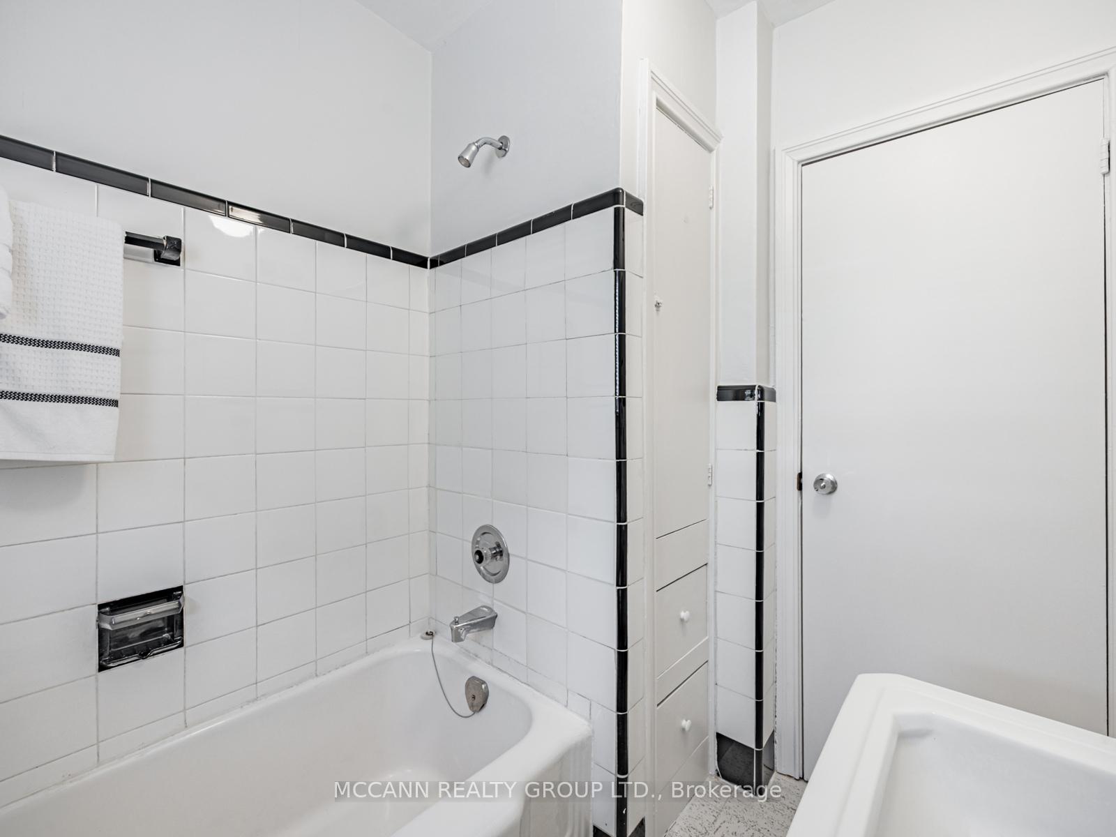 Photo 18 of 407 Roselawn Avenue, Toronto, Lawrence Park South — HOMEH