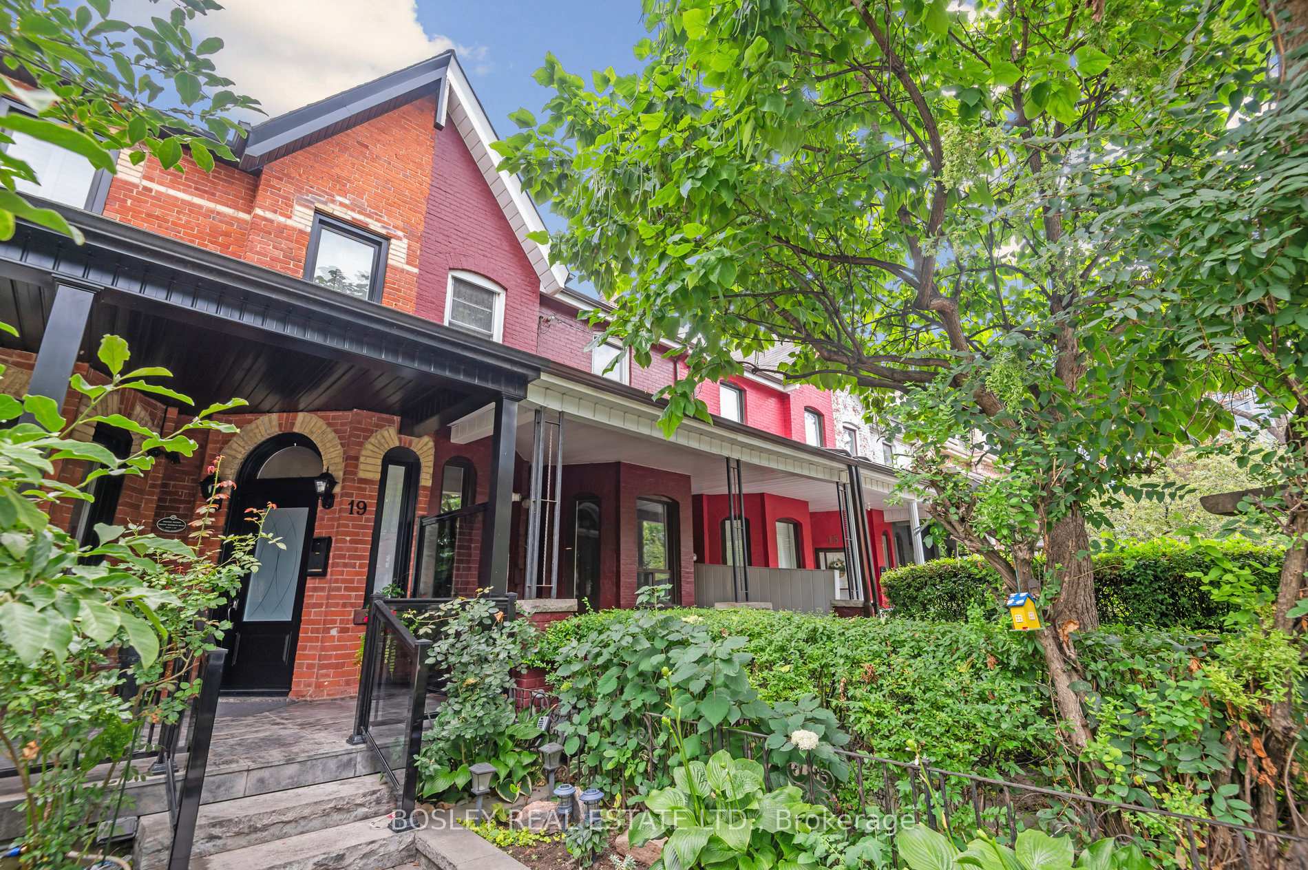 Photo 1 of 17 Beaconsfield Avenue, Toronto, Little Portugal — HOMEH