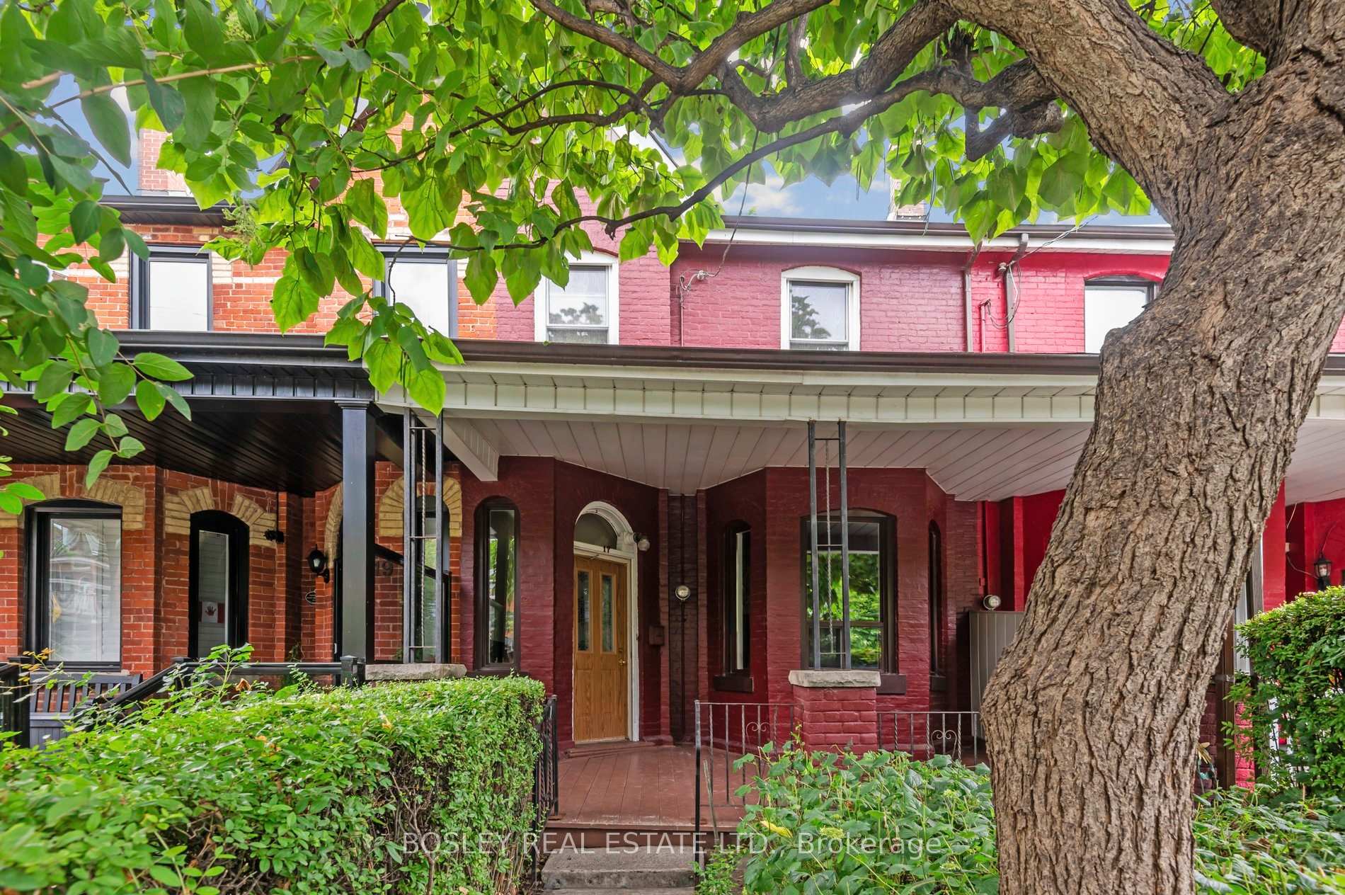 Photo 2 of 17 Beaconsfield Avenue, Toronto, Little Portugal — HOMEH