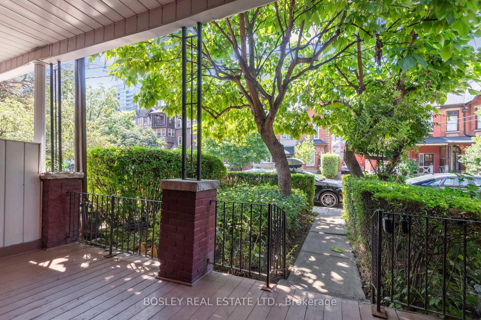Photo 10 of 17 Beaconsfield Avenue, Toronto, Little Portugal — HOMEH