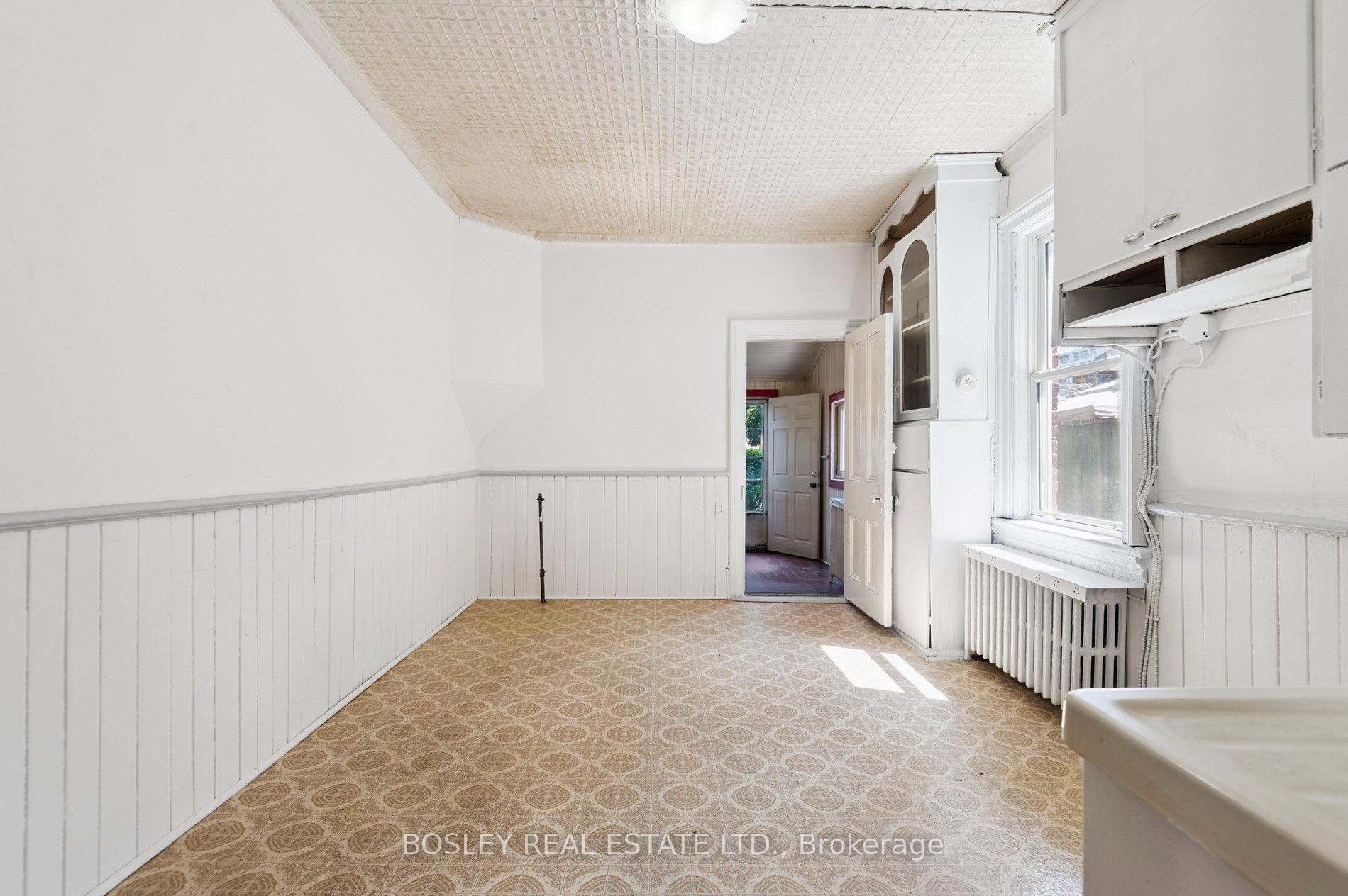Photo 15 of 17 Beaconsfield Avenue, Toronto, Little Portugal — HOMEH