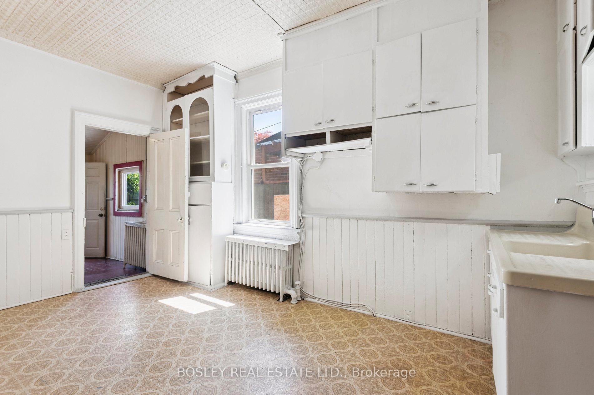 Photo 16 of 17 Beaconsfield Avenue, Toronto, Little Portugal — HOMEH
