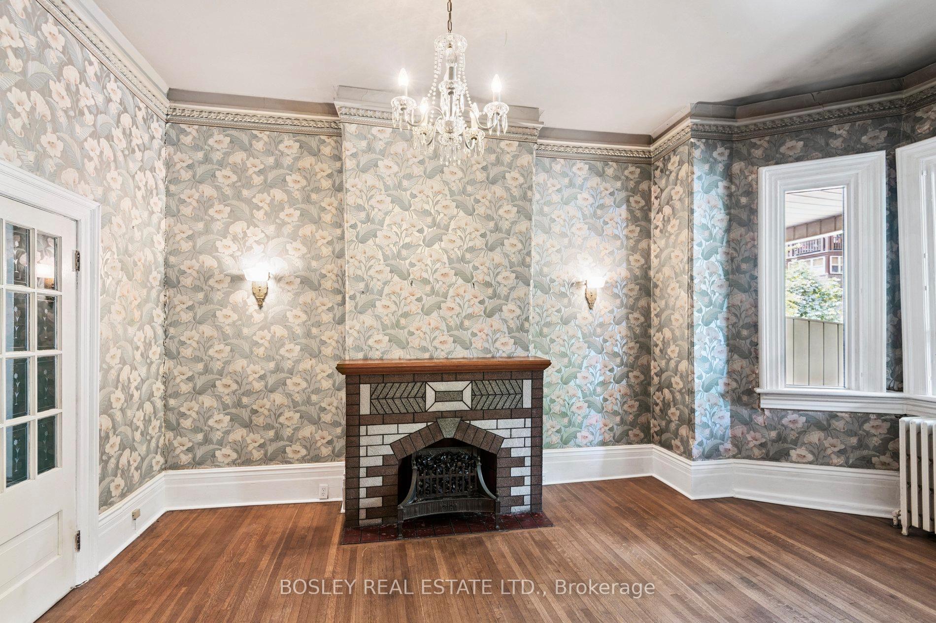 Photo 4 of 17 Beaconsfield Avenue, Toronto, Little Portugal — HOMEH