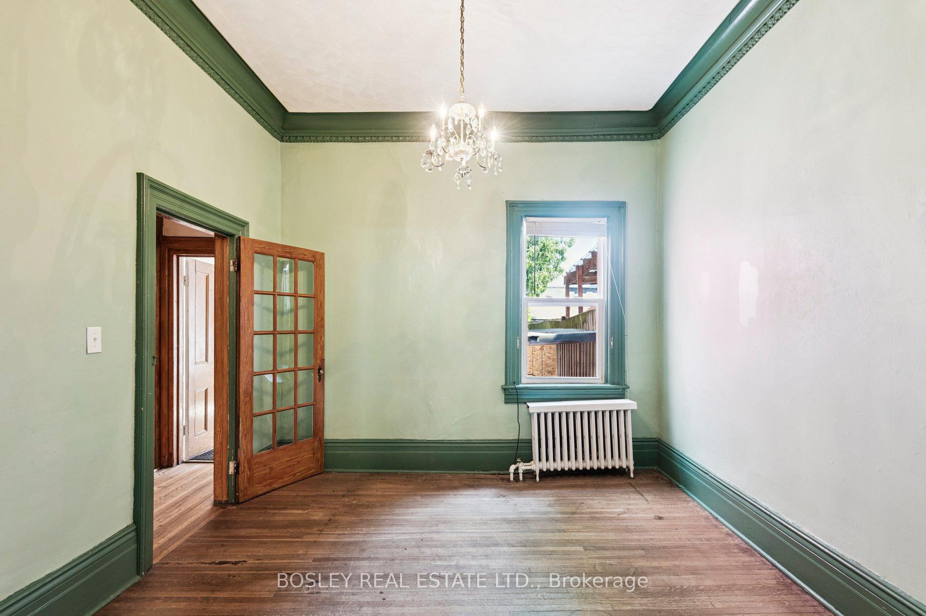 Photo 13 of 17 Beaconsfield Avenue, Toronto, Little Portugal — HOMEH