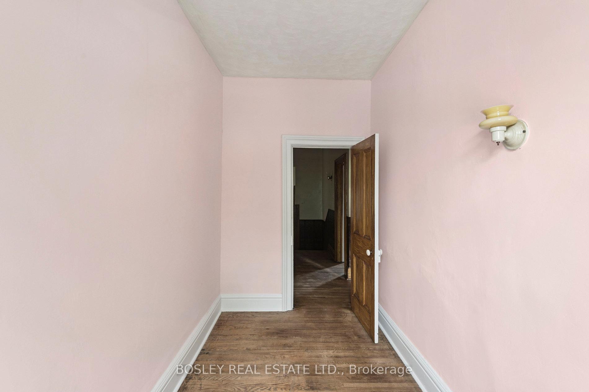 Photo 6 of 17 Beaconsfield Avenue, Toronto, Little Portugal — HOMEH