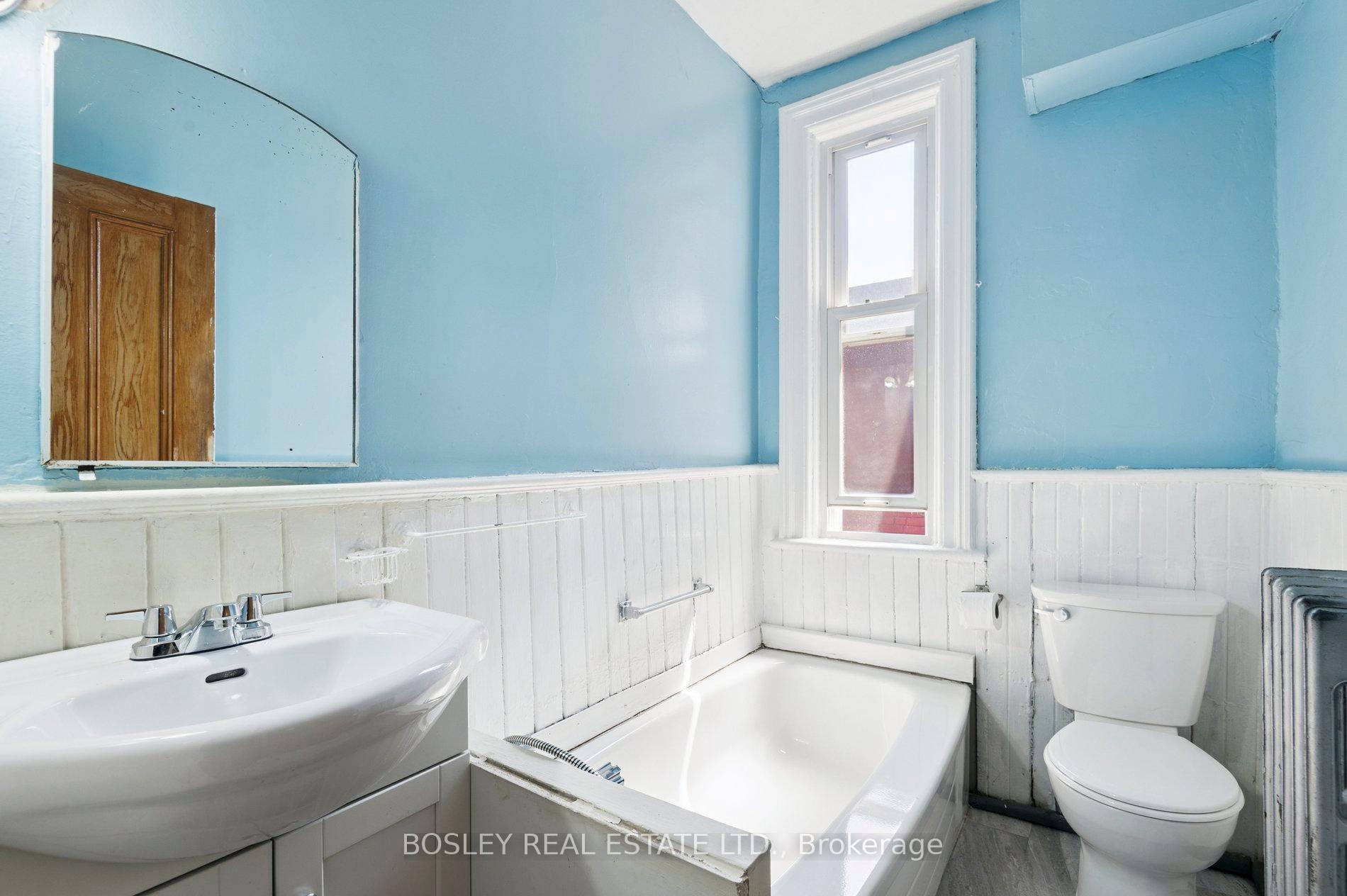 Photo 30 of 17 Beaconsfield Avenue, Toronto, Little Portugal — HOMEH