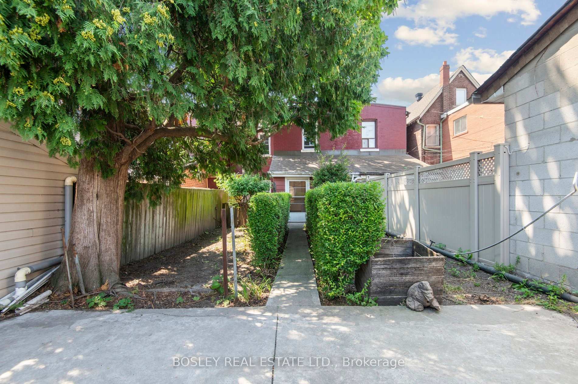 Photo 17 of 17 Beaconsfield Avenue, Toronto, Little Portugal — HOMEH