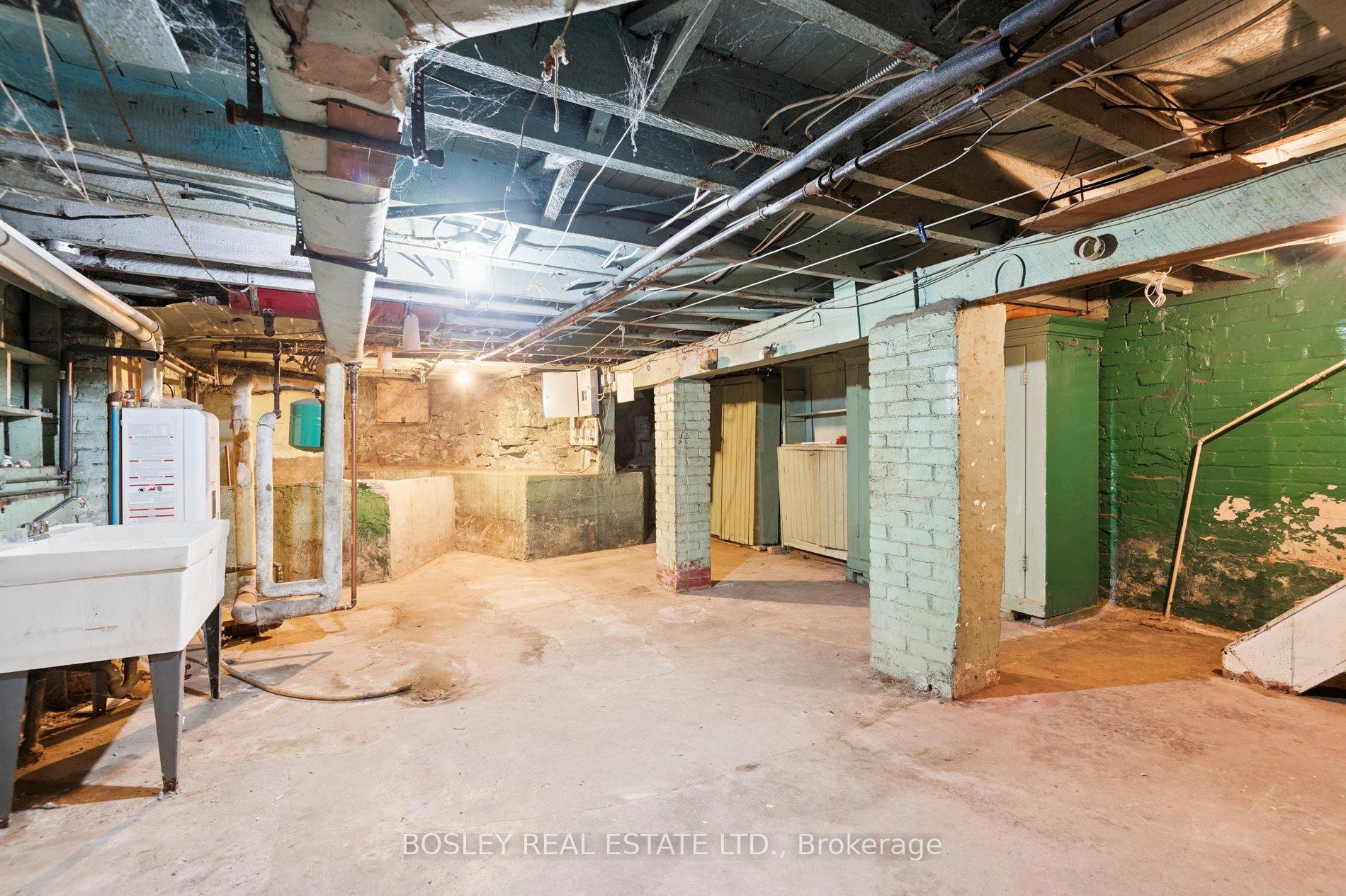 Photo 37 of 17 Beaconsfield Avenue, Toronto, Little Portugal — HOMEH