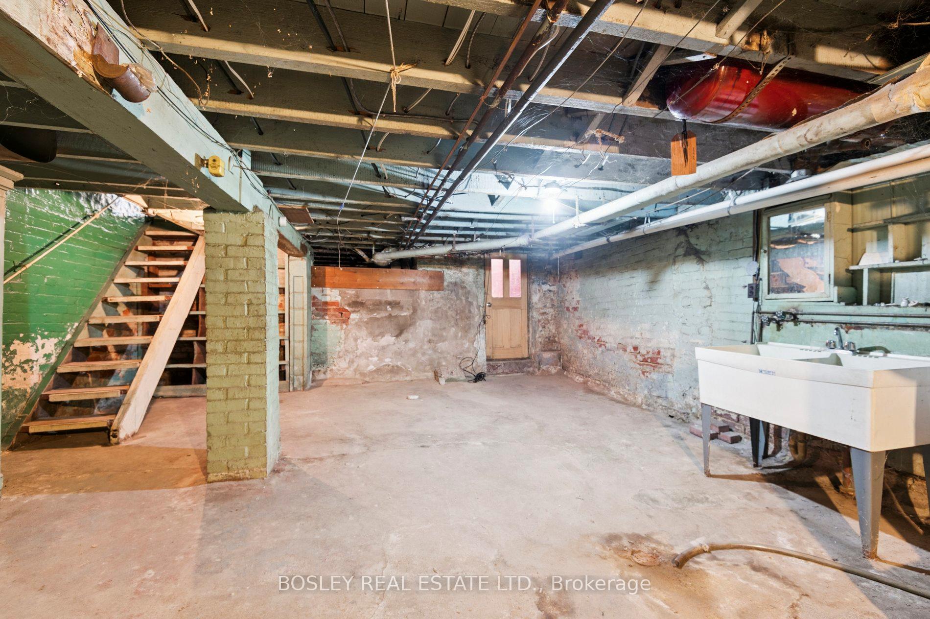 Photo 33 of 17 Beaconsfield Avenue, Toronto, Little Portugal — HOMEH