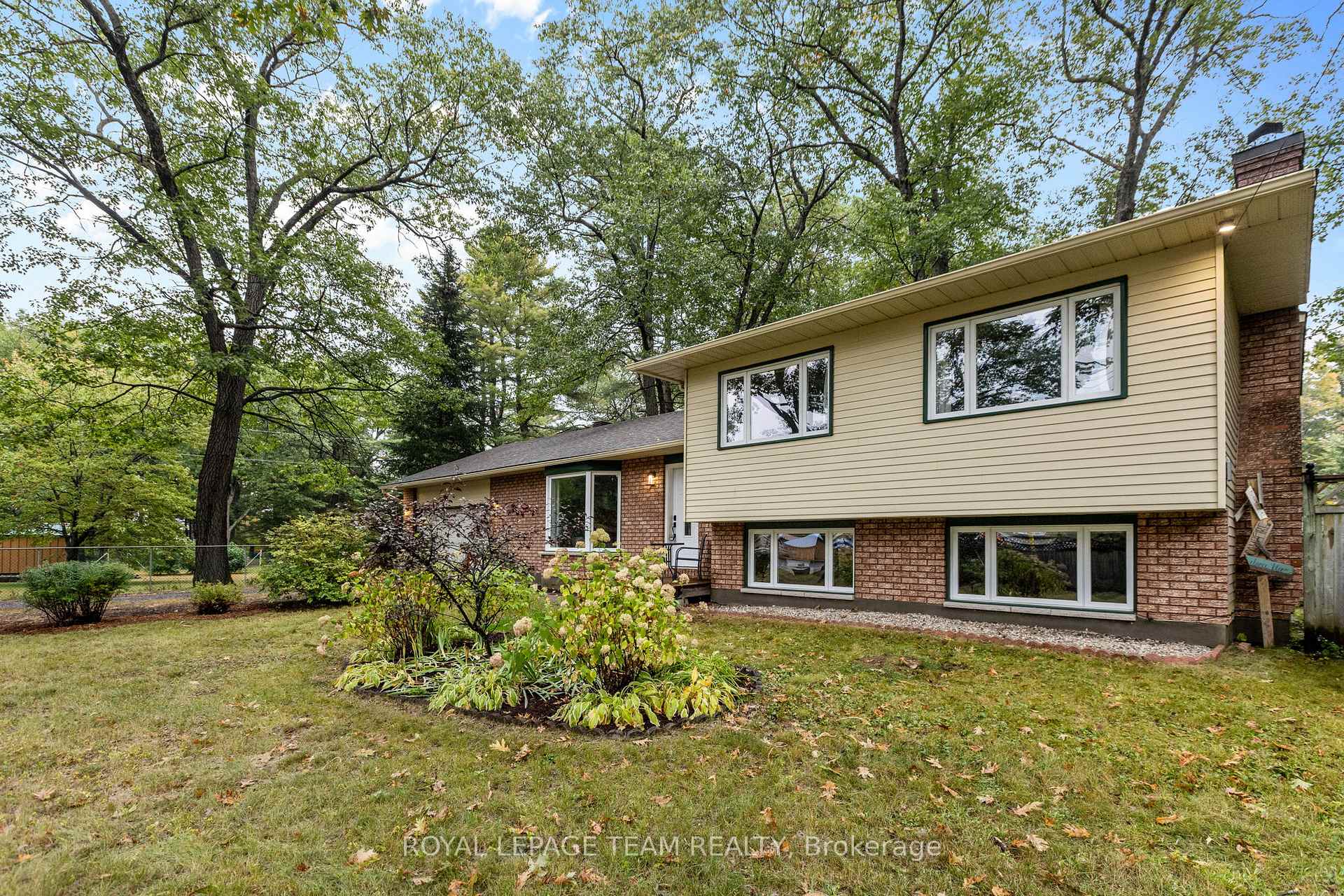 Photo 33 of 126 Constance Bay Road, Ottawa, Constance Bay — HOMEH