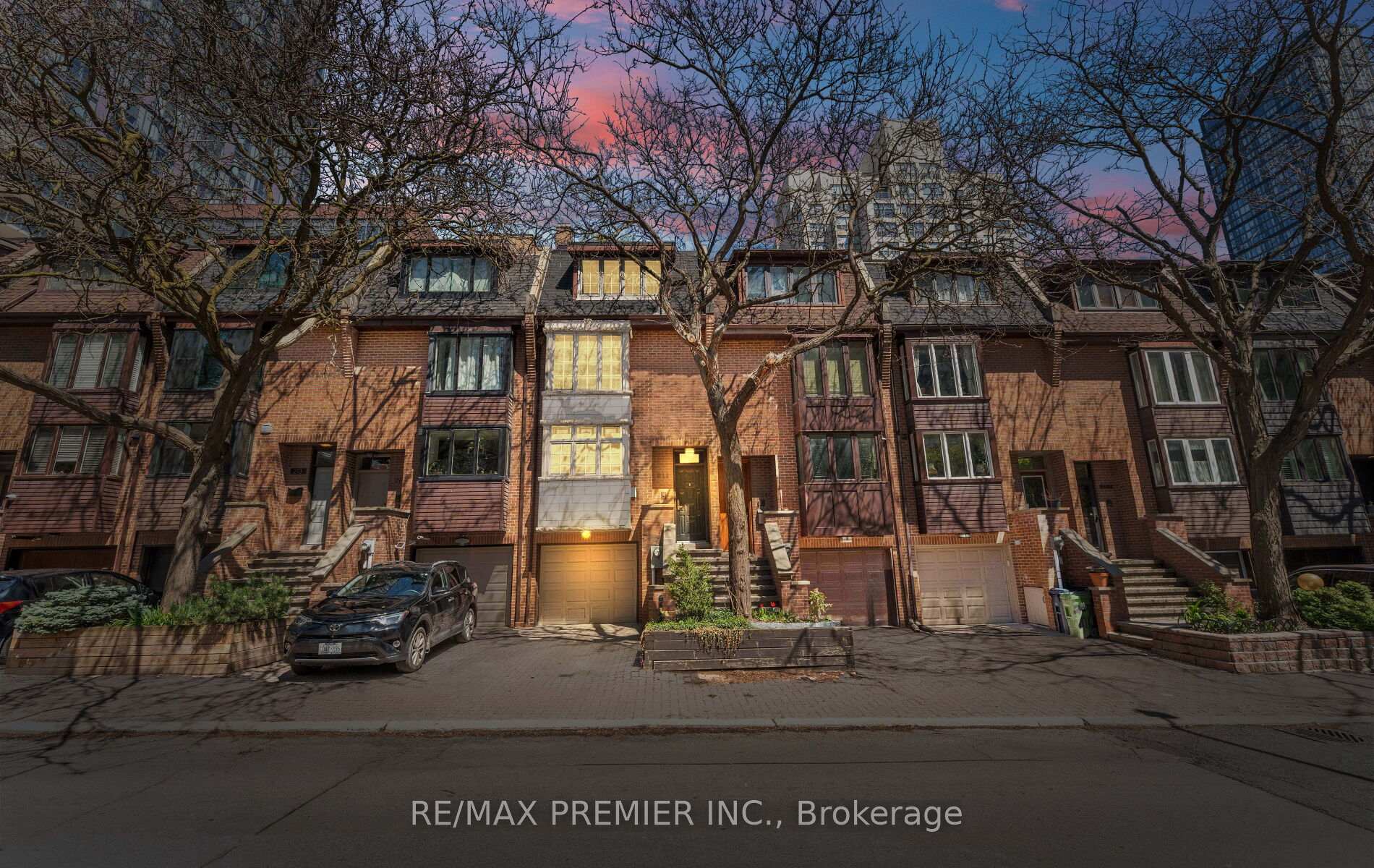 Photo 1 of 211 Mutual Street, Toronto, Church-Yonge Corridor — HOMEH