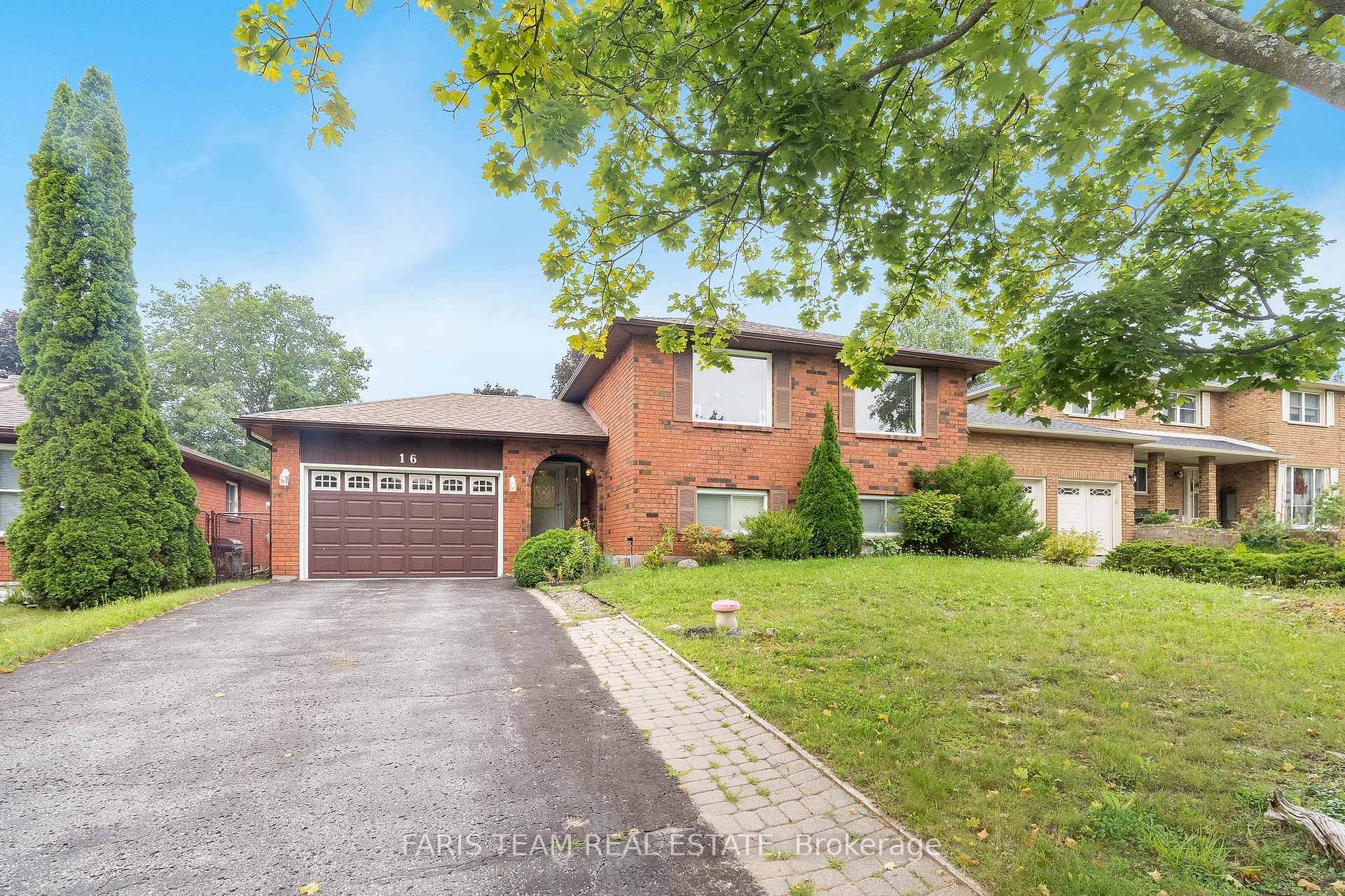 Photo 2 of 16 Richler Crescent, Barrie, Letitia Heights — HOMEH