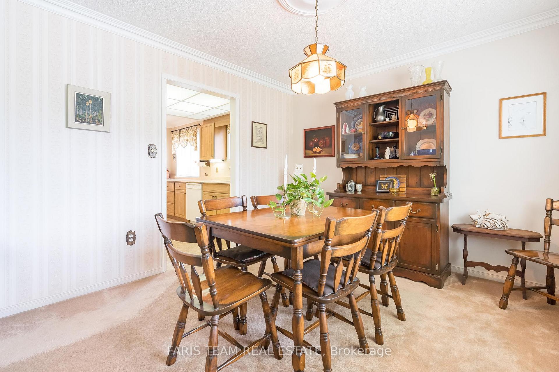 Photo 4 of 16 Richler Crescent, Barrie, Letitia Heights — HOMEH
