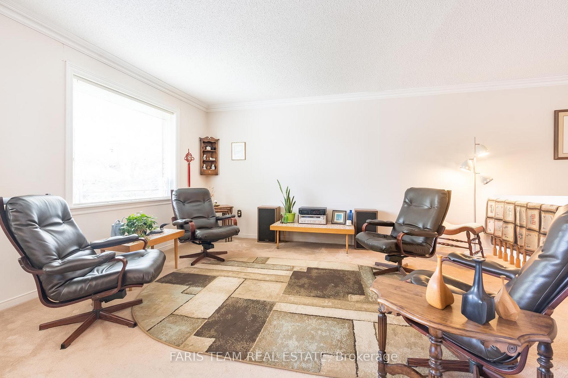 Photo 9 of 16 Richler Crescent, Barrie, Letitia Heights — HOMEH