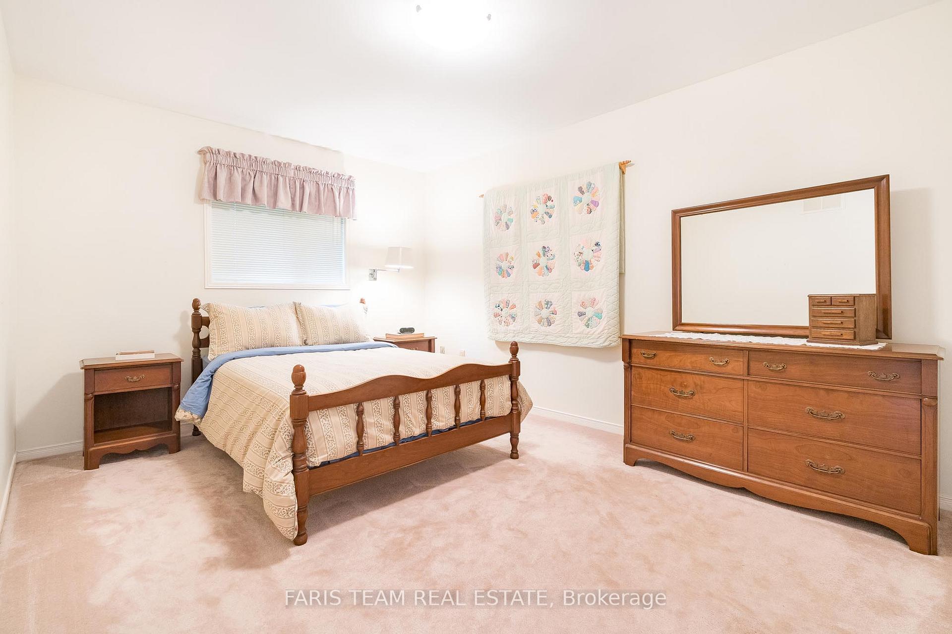 Photo 7 of 16 Richler Crescent, Barrie, Letitia Heights — HOMEH